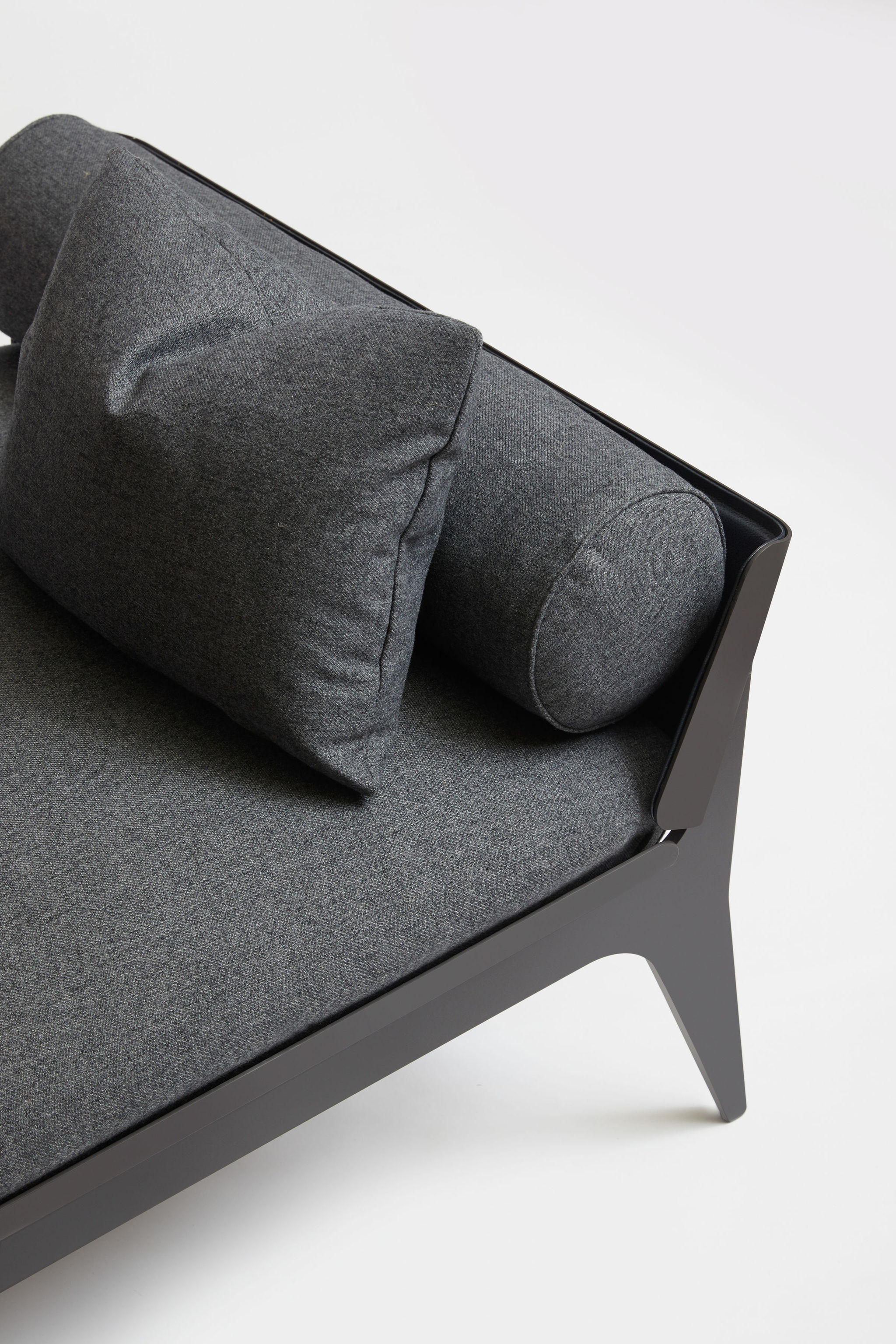 Twentieth GabrielScott BOUDOIR Daybed CloseUp 01