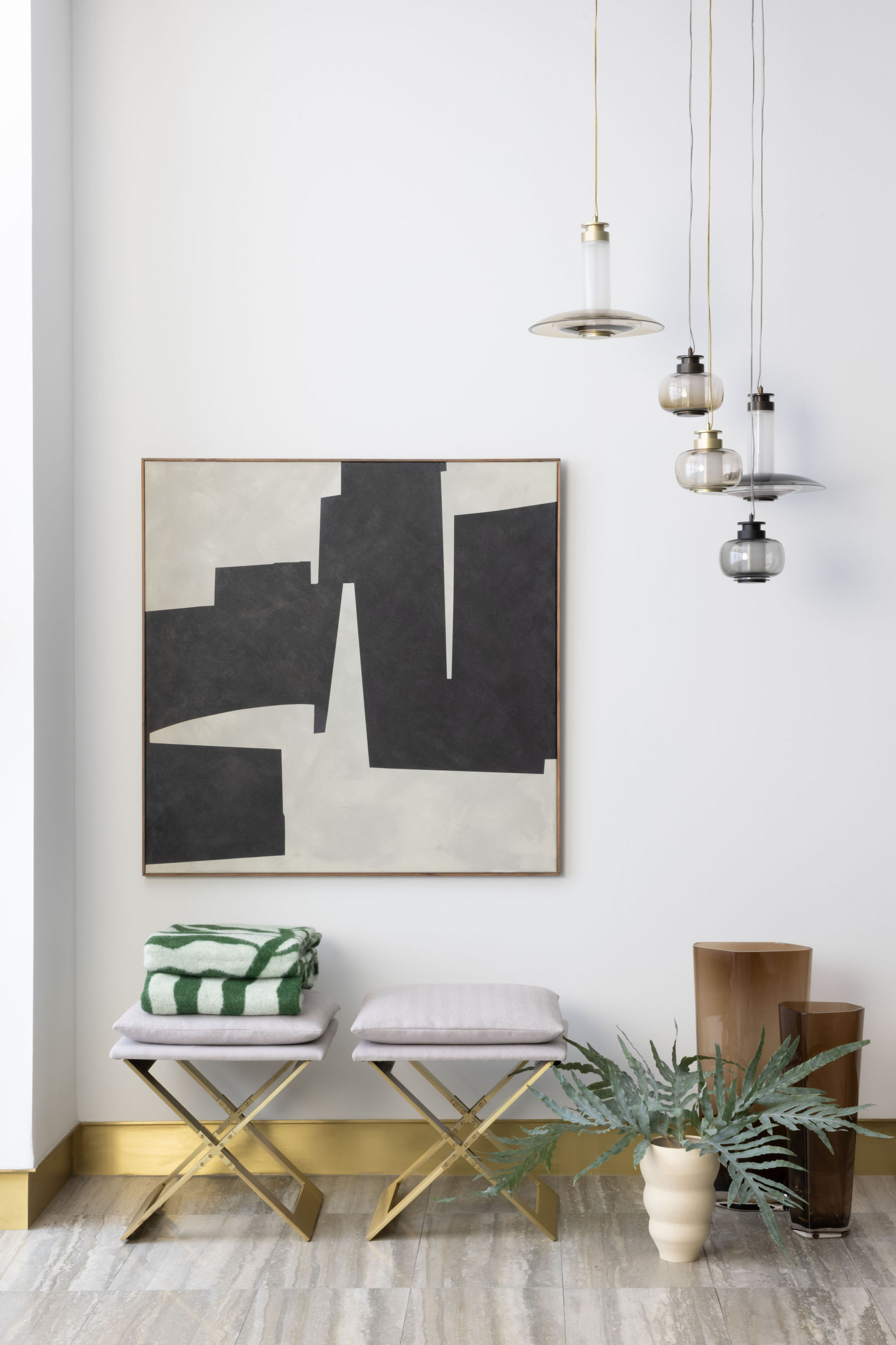 Twentieth GabrielScott LUNA A SmallDiscPendant Group SITU 3