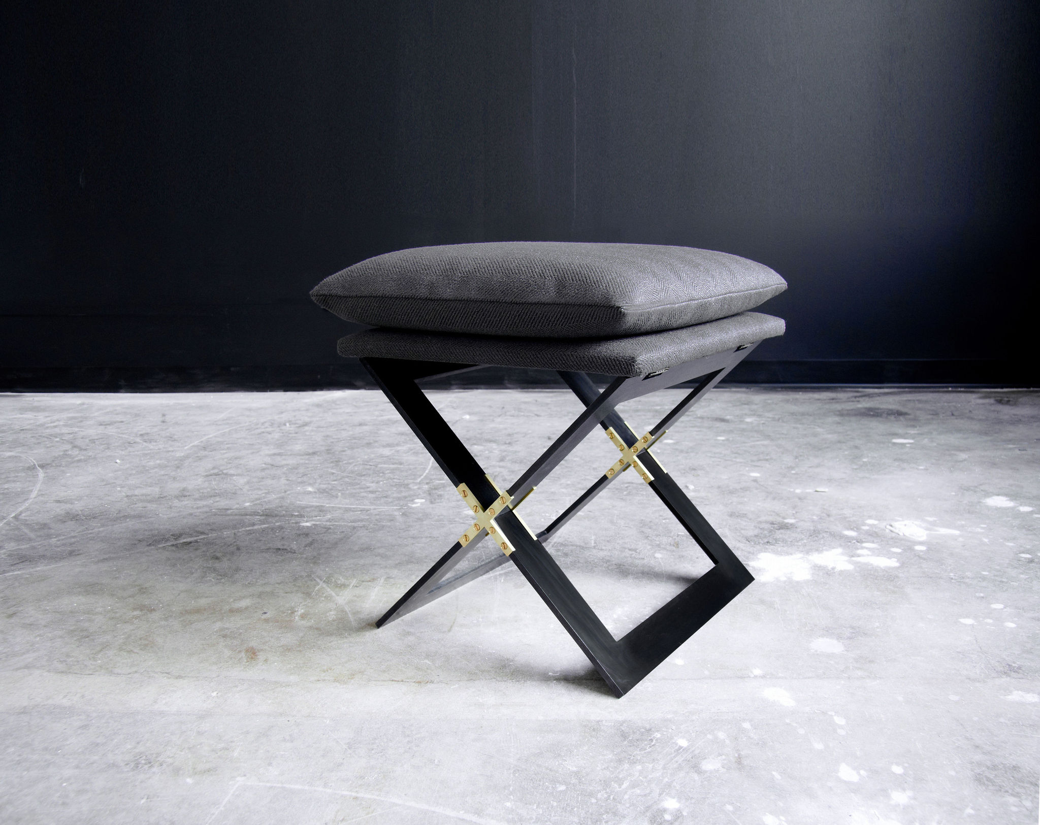 Twentieth GabrielScott MARXStool BlackBaseBrassBracket Charcoal SITU