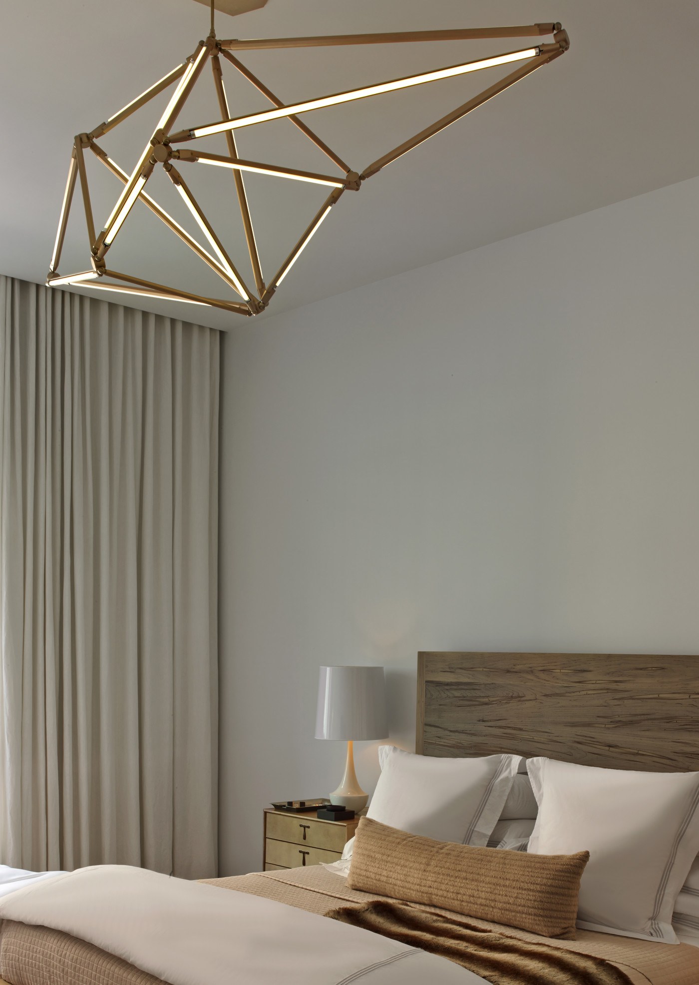 SHY01 Bond Street HR 1400 0x376x4736x6675 Q90