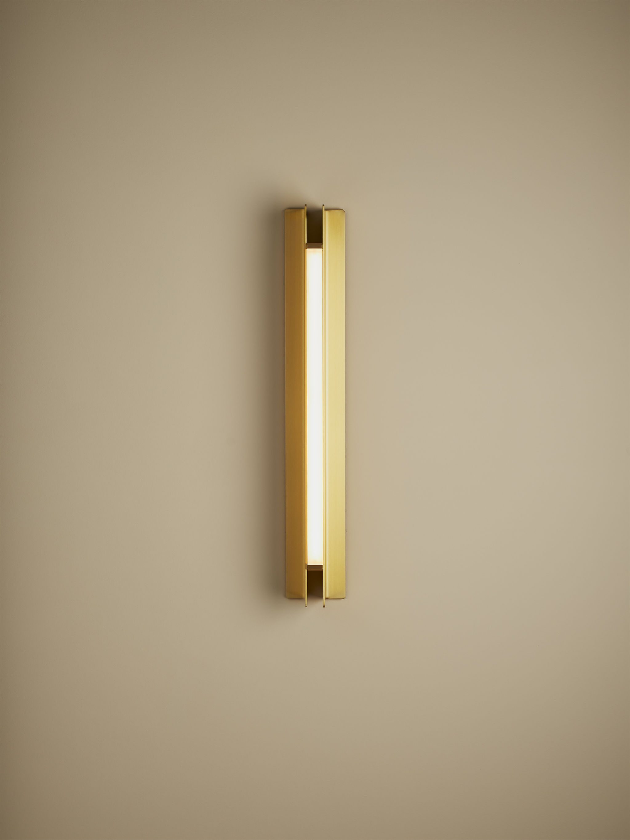 Twentieth PELLE Beam 02Sconce Gold Amber On
