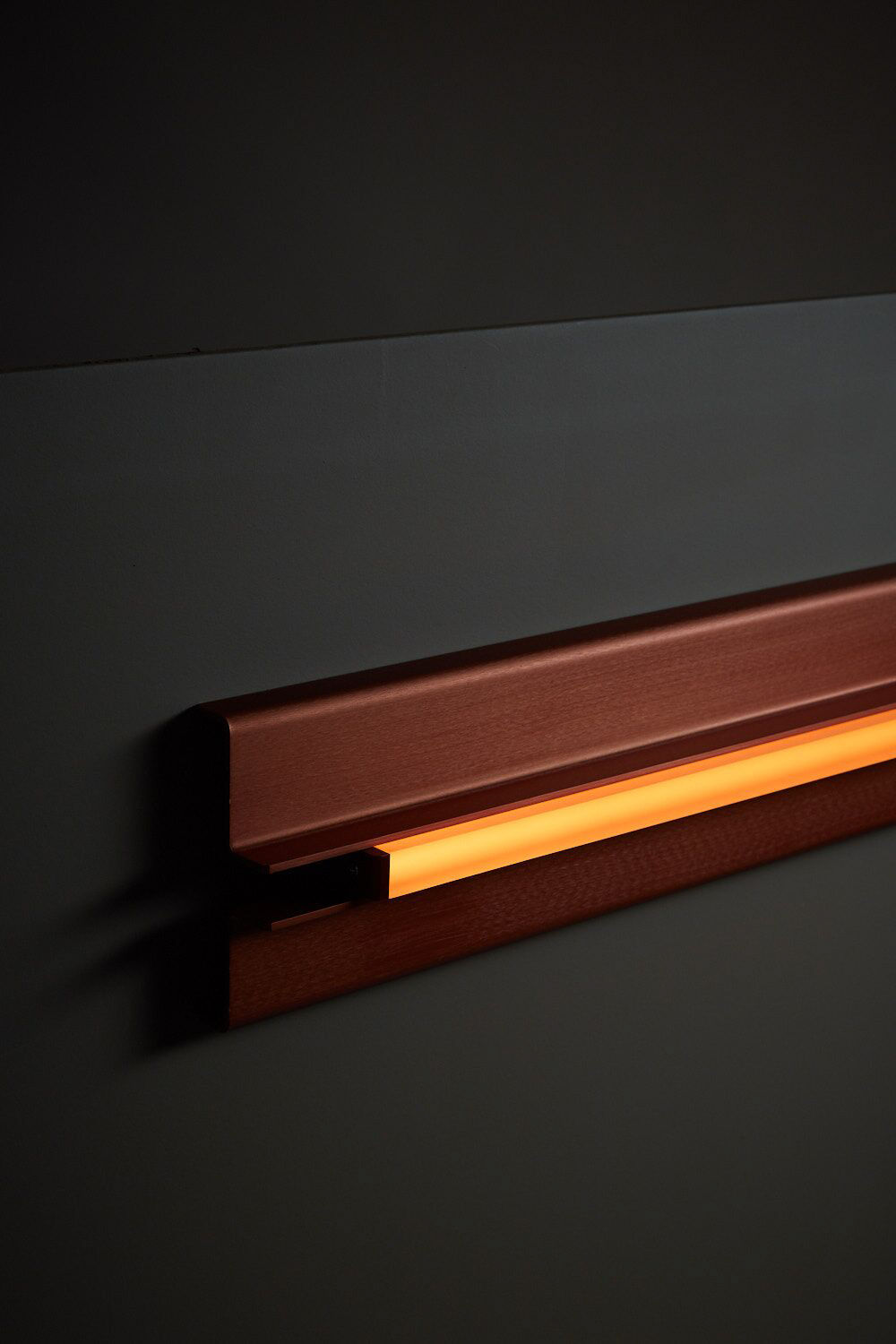 Twentieth PELLE Glow04Sconce CloseUp