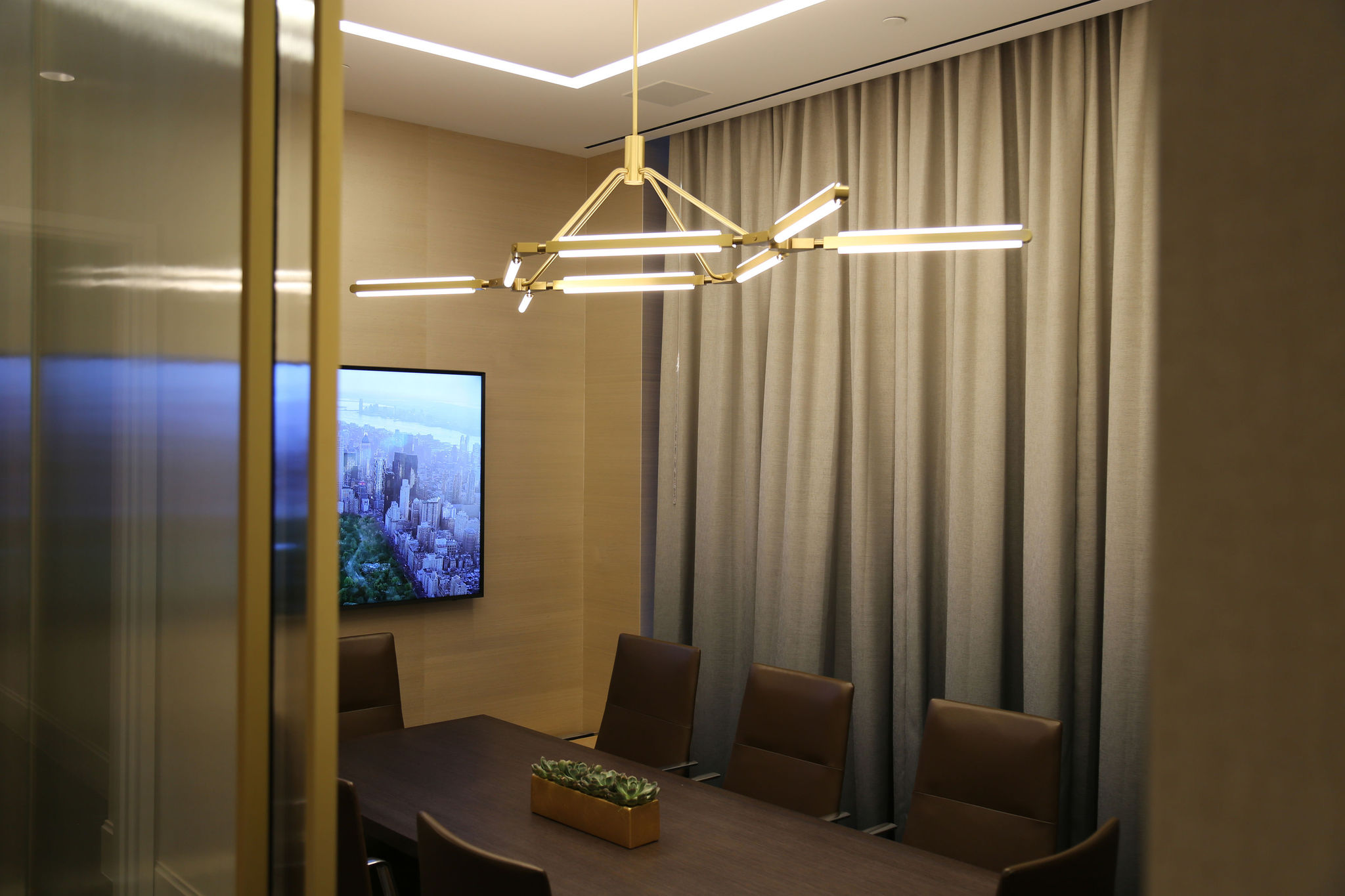 Twentieth PELLE PrisCrownChandelier SITU