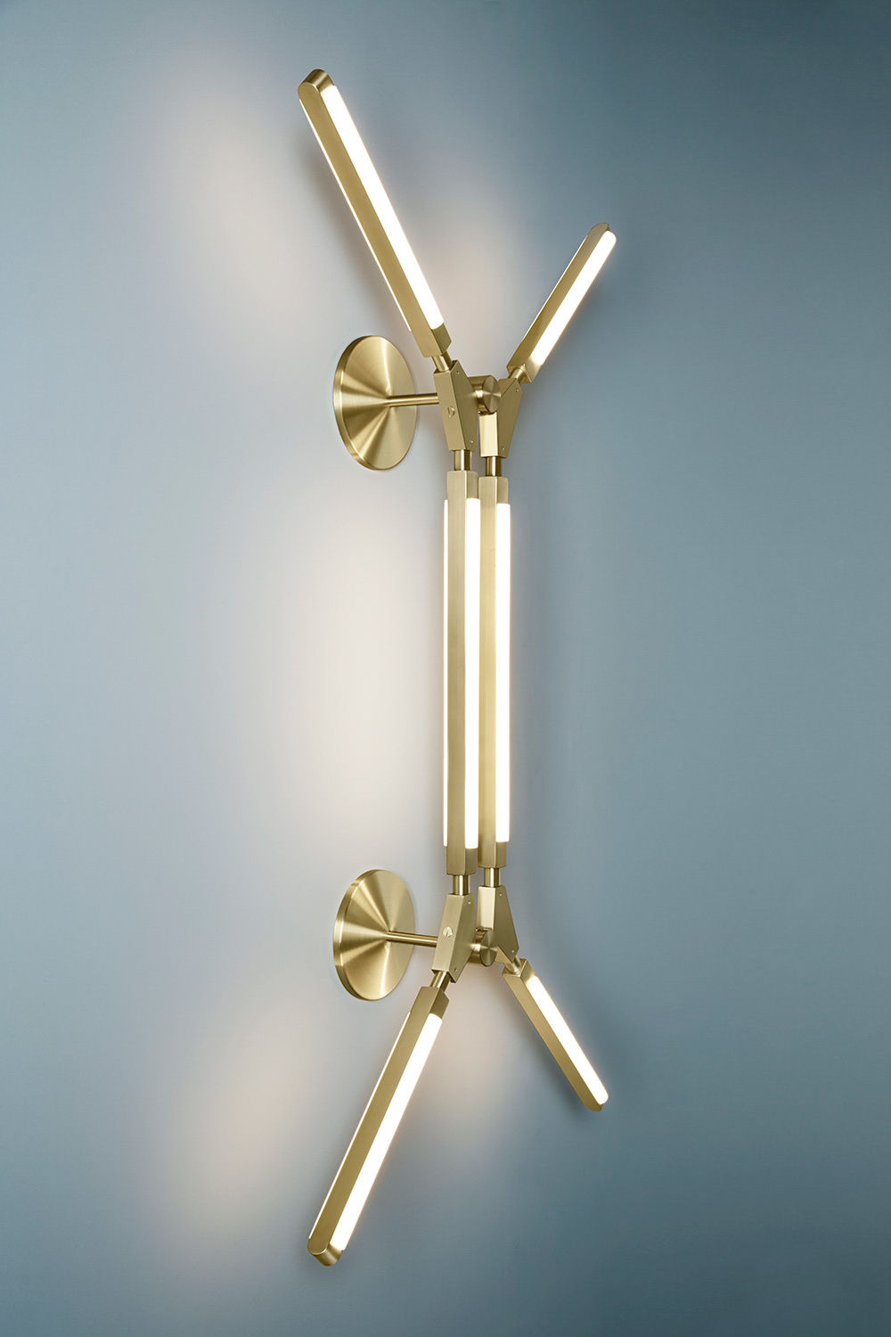 Twentieth_PELLE_PrisMinorSconce_VerticalAngle