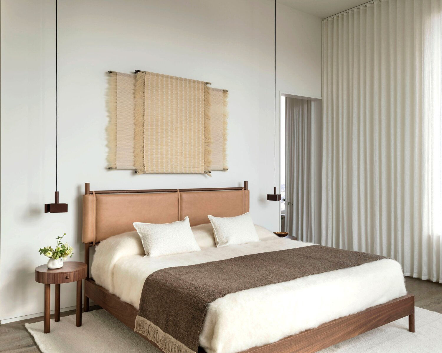 Twentieth_PELLE_TrippMiniPendant_Rust_SITU