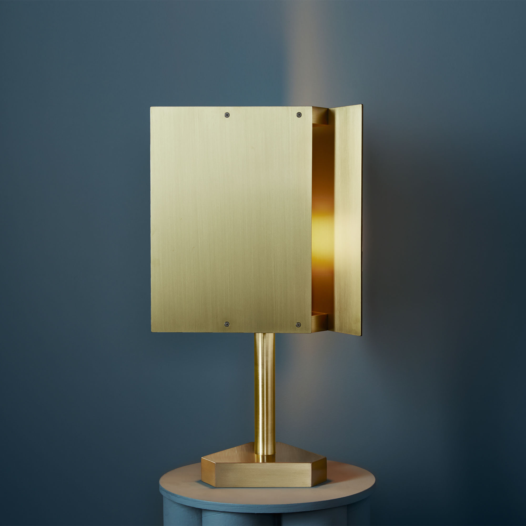 Twentieth_PELLE_TrippTableLamp_SatinBrass-2