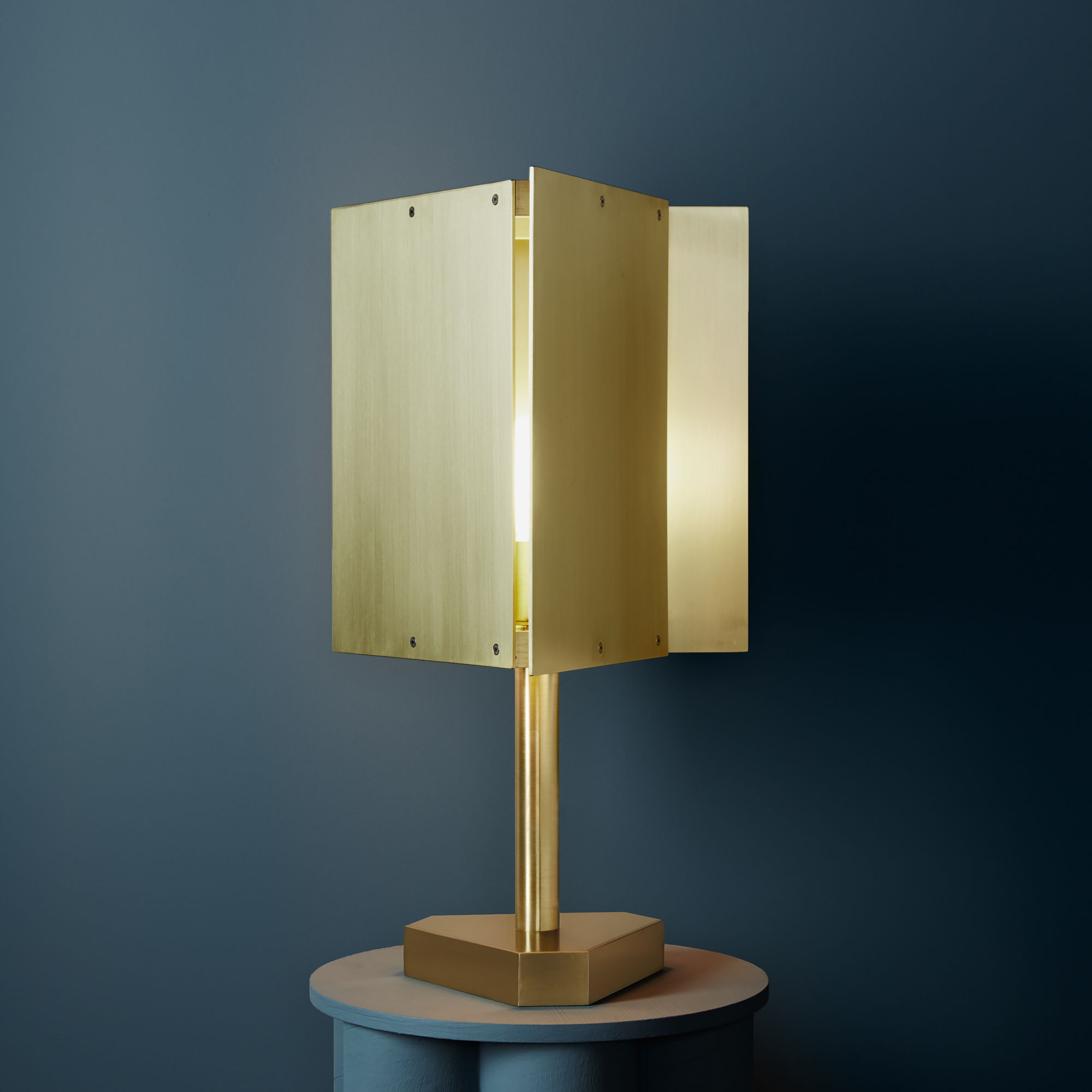 Twentieth PELLE TrippTableLamp SatinBrass
