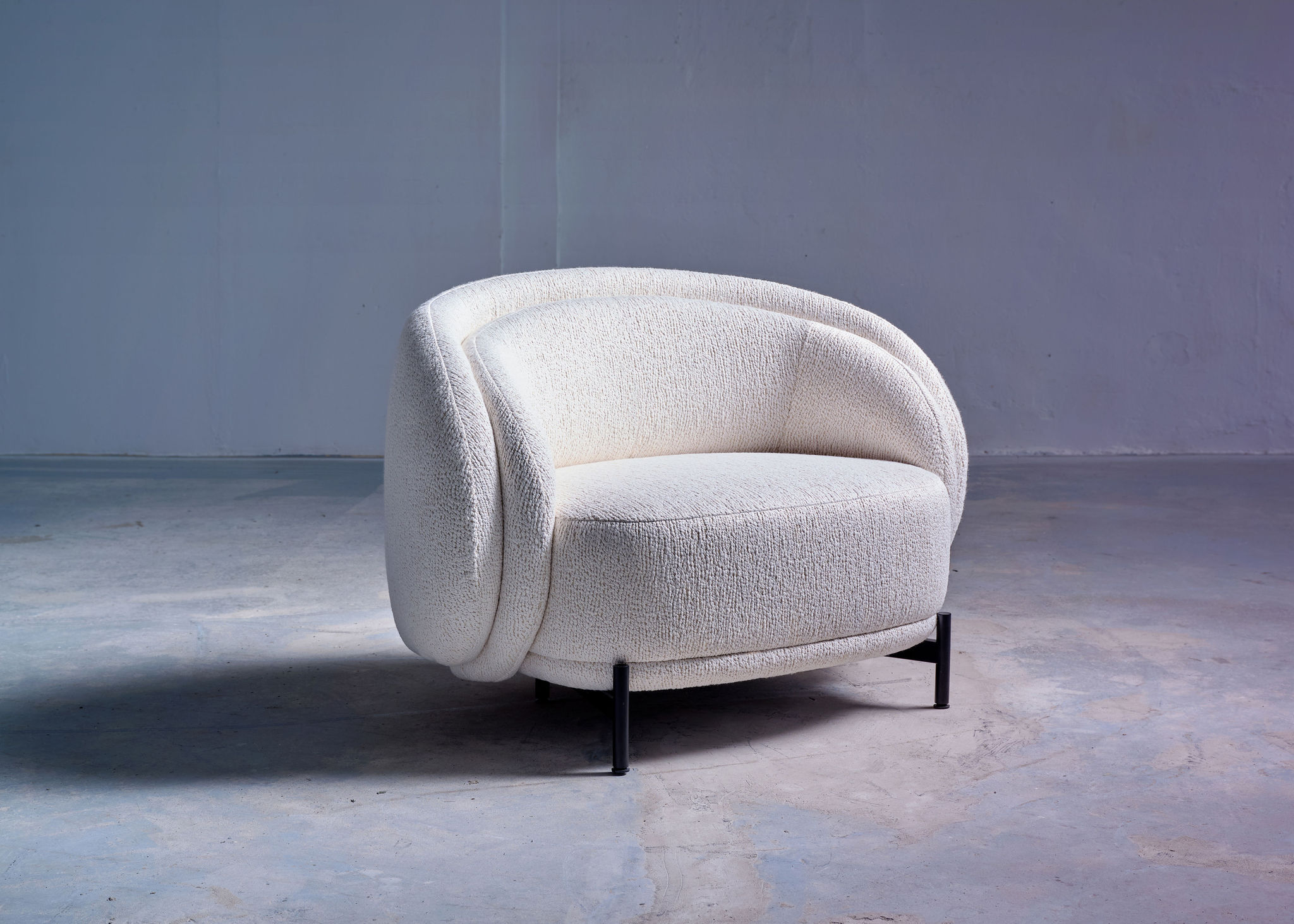 Twentieth Paolo Ferrari AMElounge MoodBG SideRight 2