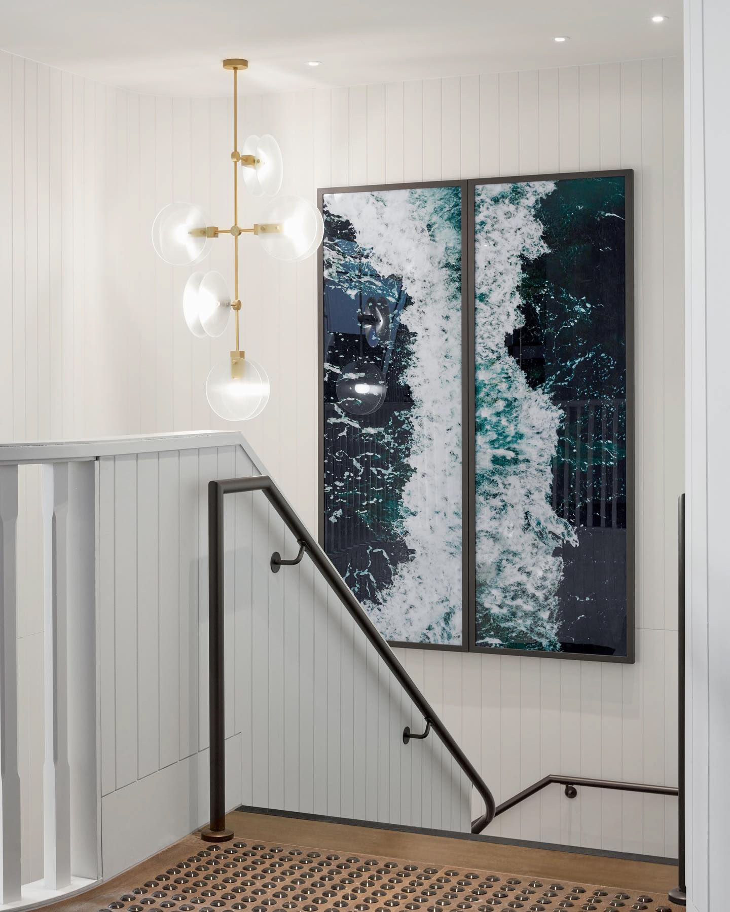 Twentieth RossGardam NEBULAE Vertical5offset FlutedClear Champagne SITU 2