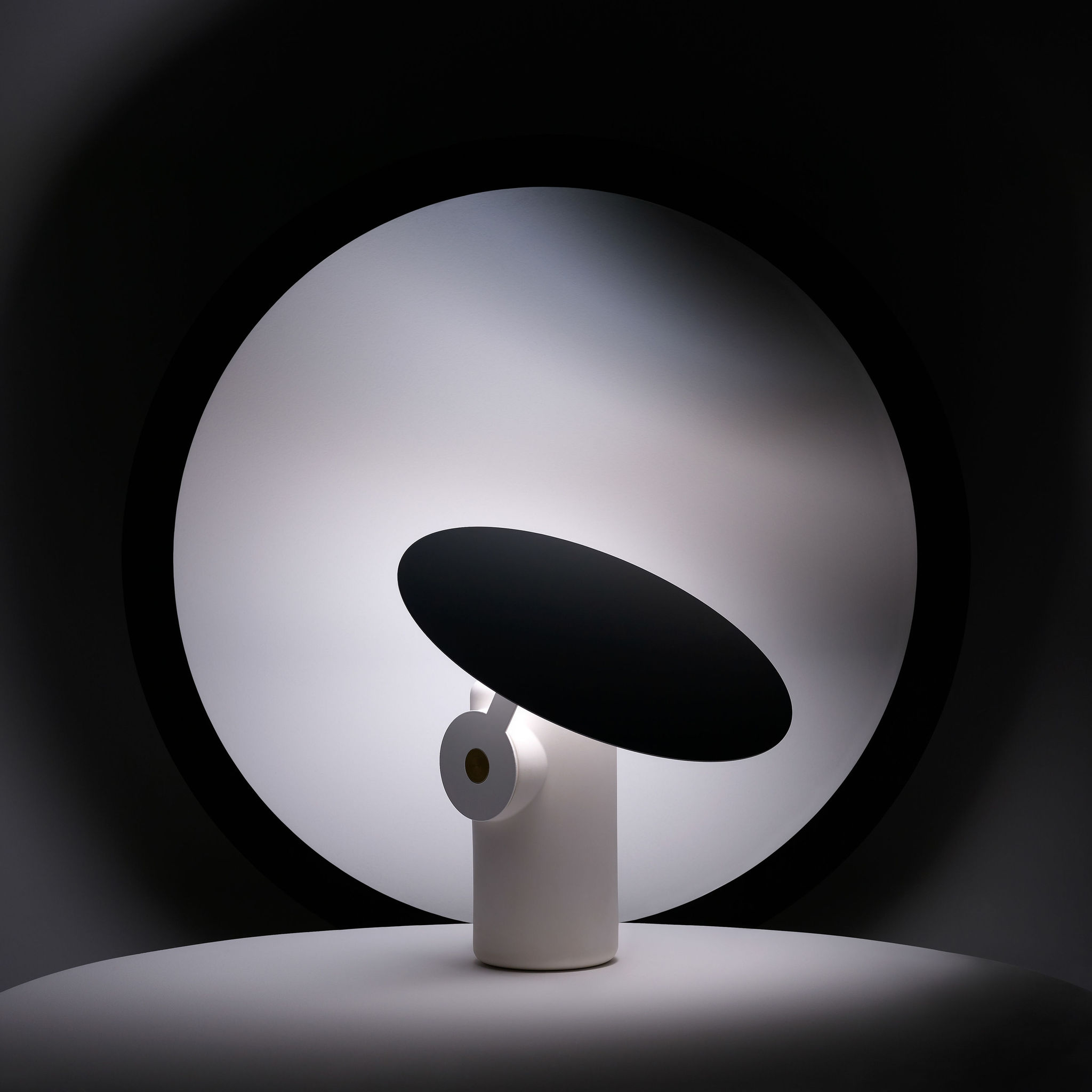 Twentieth RossGardam POLAR DeskLamp Black