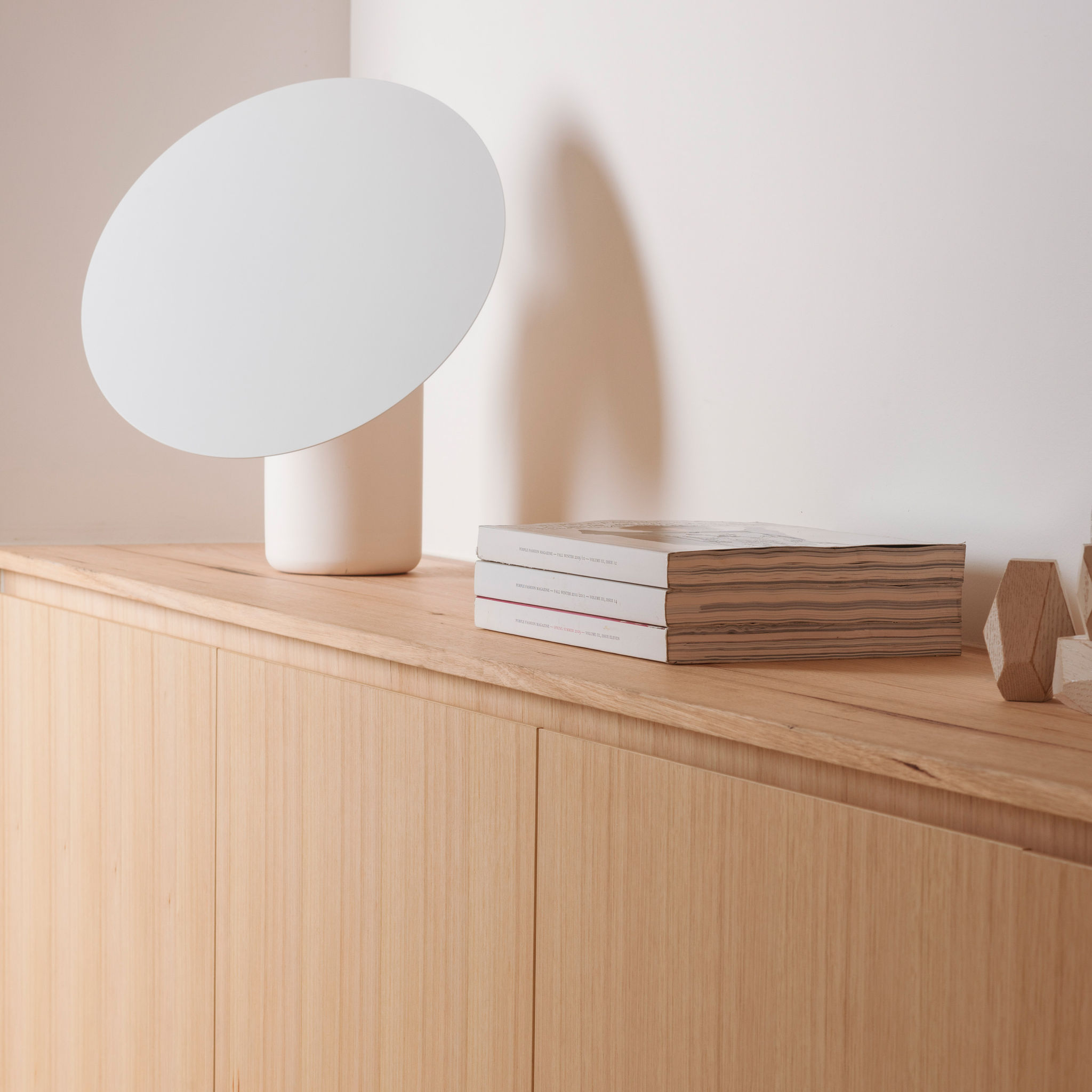 Twentieth RossGardam POLAR DeskLamp White SITU 2