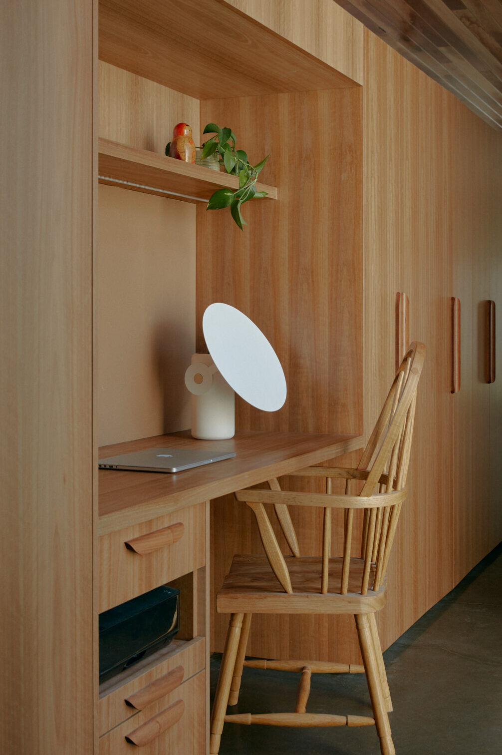 Twentieth RossGardam POLAR DeskLamp White SITU 6