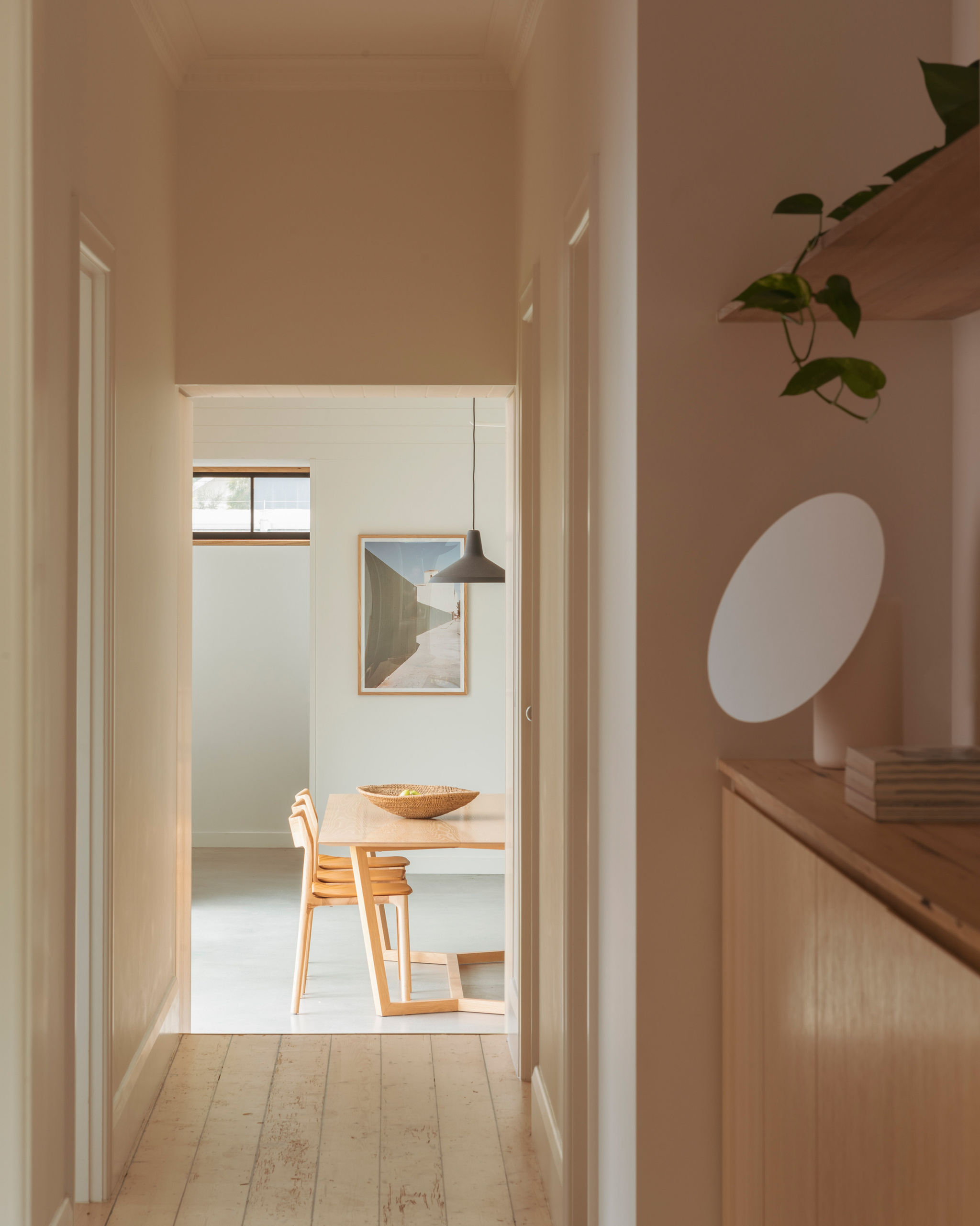 Twentieth RossGardam POLAR DeskLamp White SITU