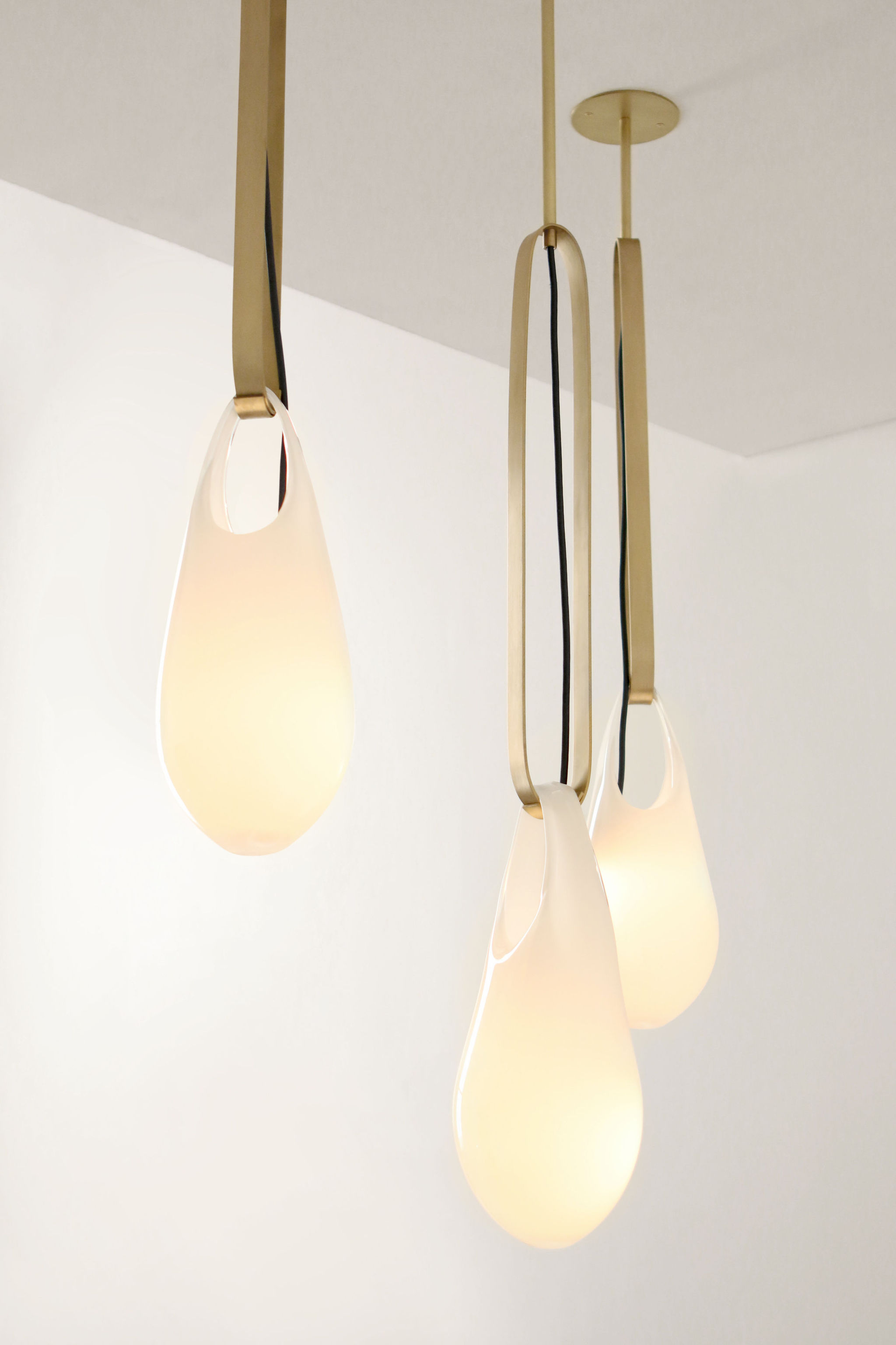 Twentieth SKLO Hold Pin Pendant White Brass Group