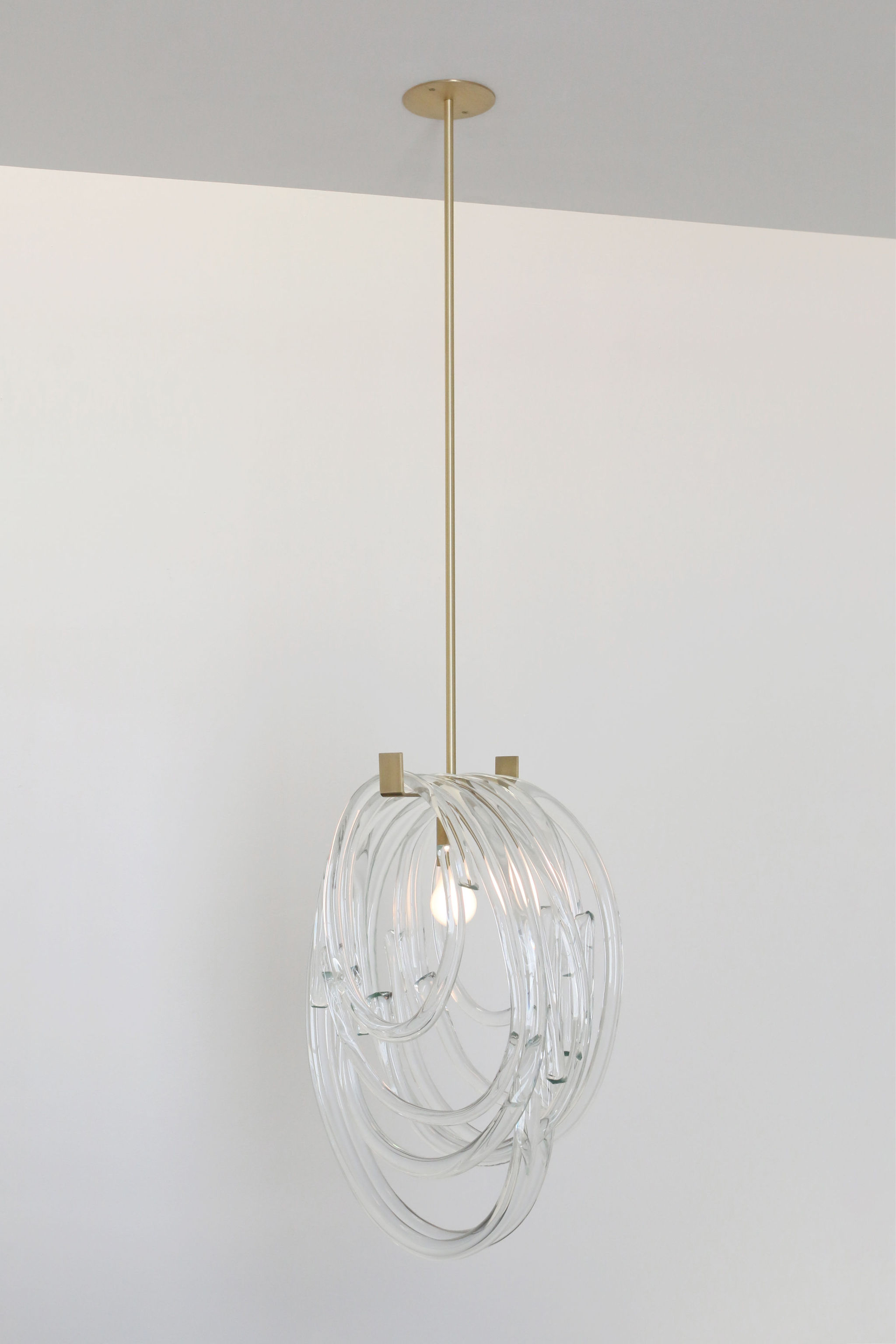 Twentieth_SKLO_Lasso1_Pendant_Clear_Brass-2