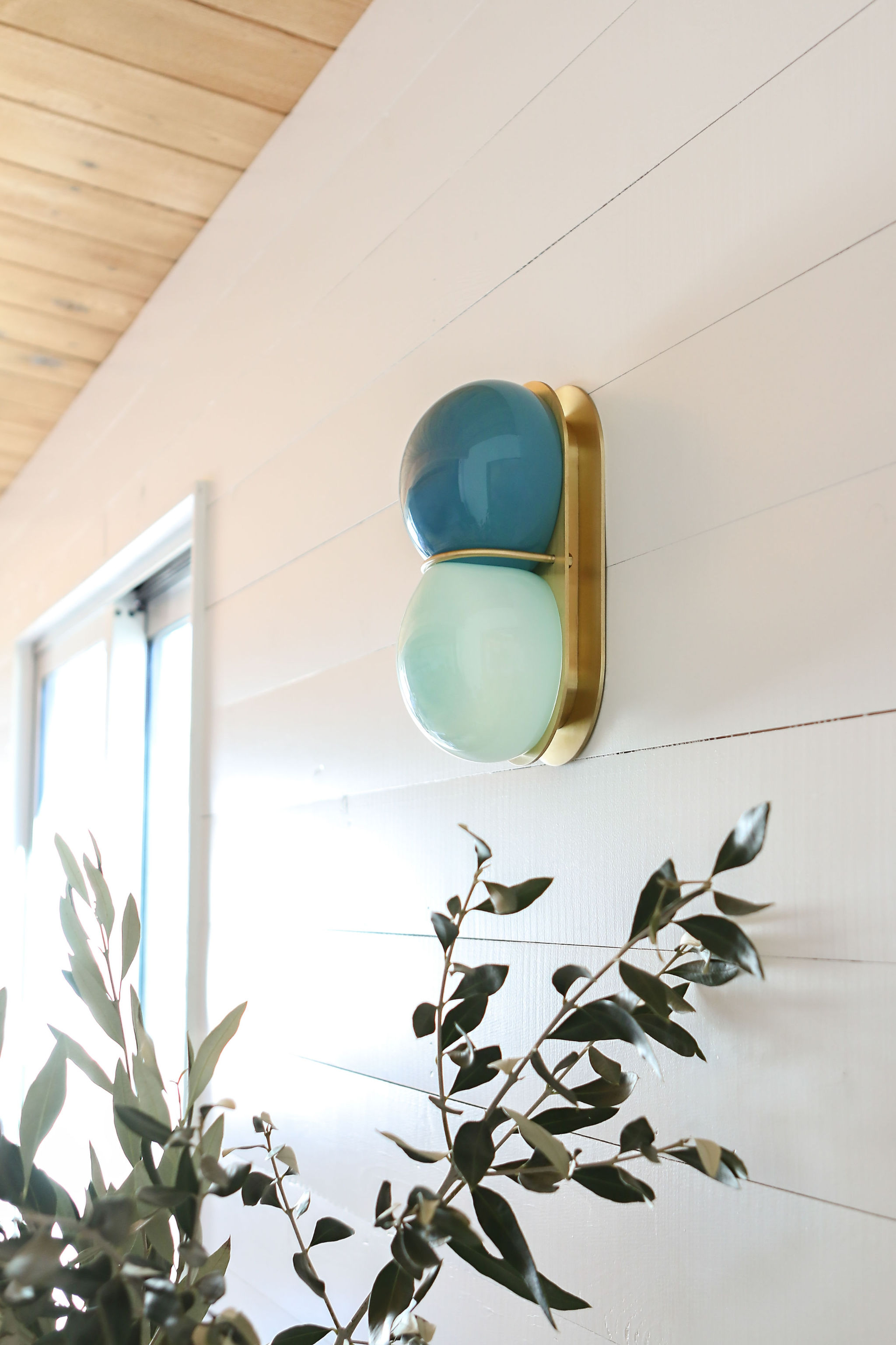 Twentieth_SKLO_Twin2_Sconce_Ceiling_BluePalette_off_SITU