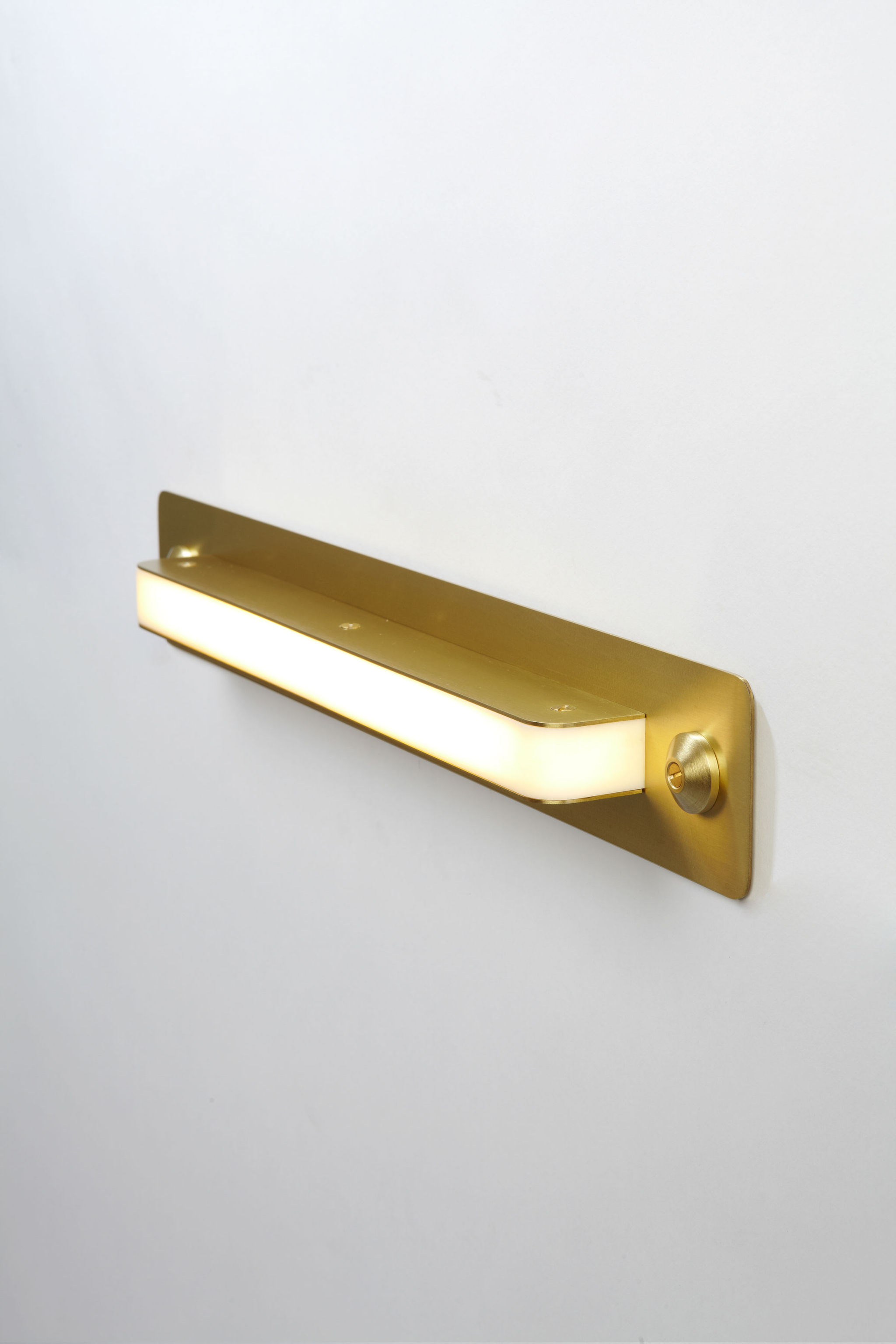 Twentieth_RollHill_HALO_Sconce18_Brass