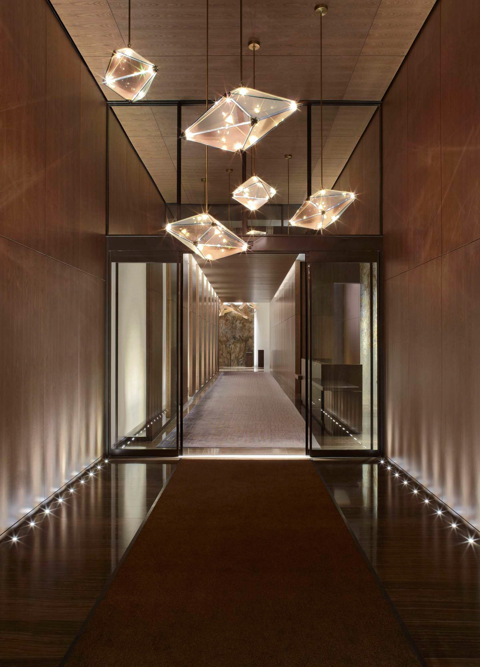 Twentieth RollHill Maxhedron 24 Horiz SITU