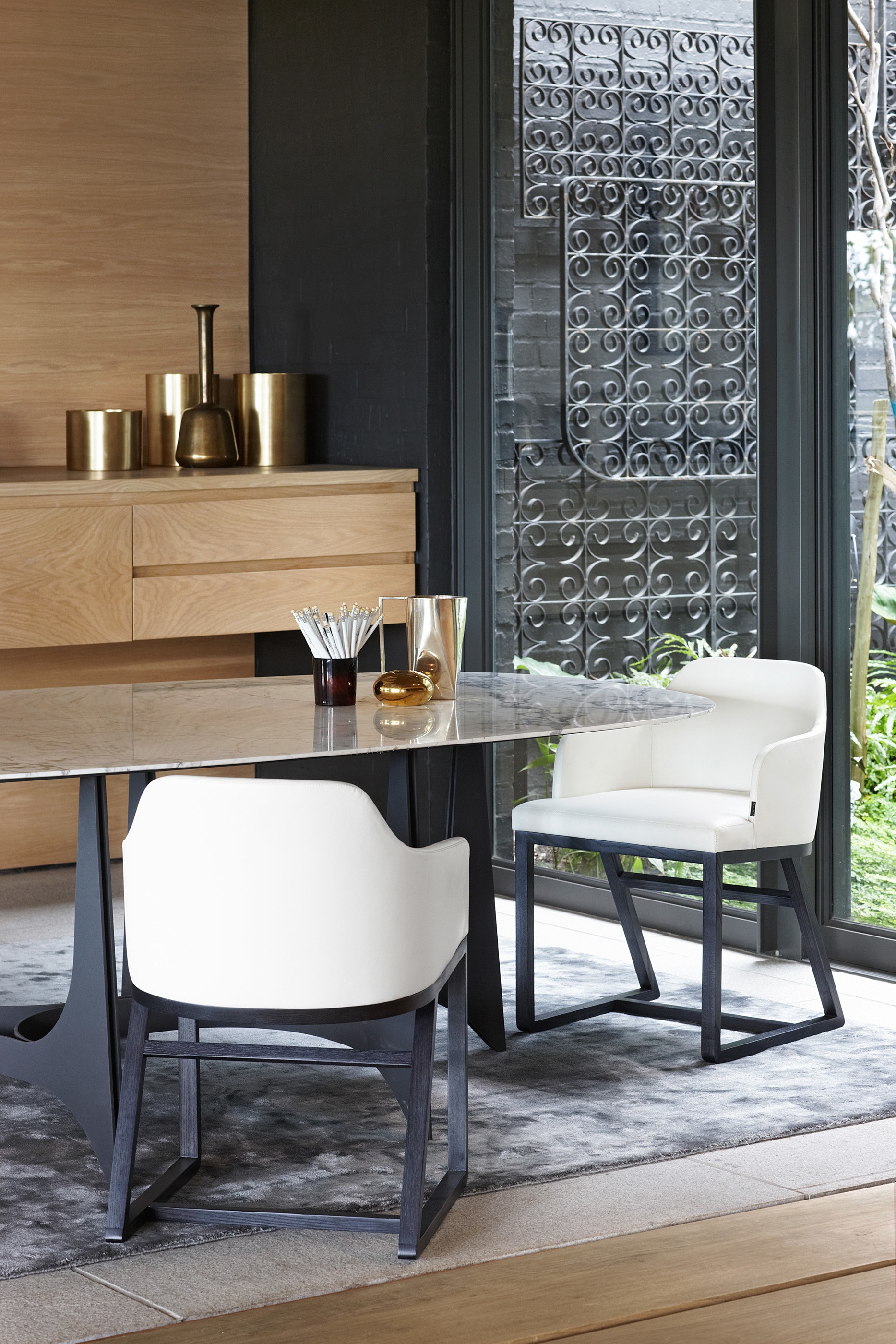 Twentieth-OKHA-Planalto_Dining_Table-in_situ-01