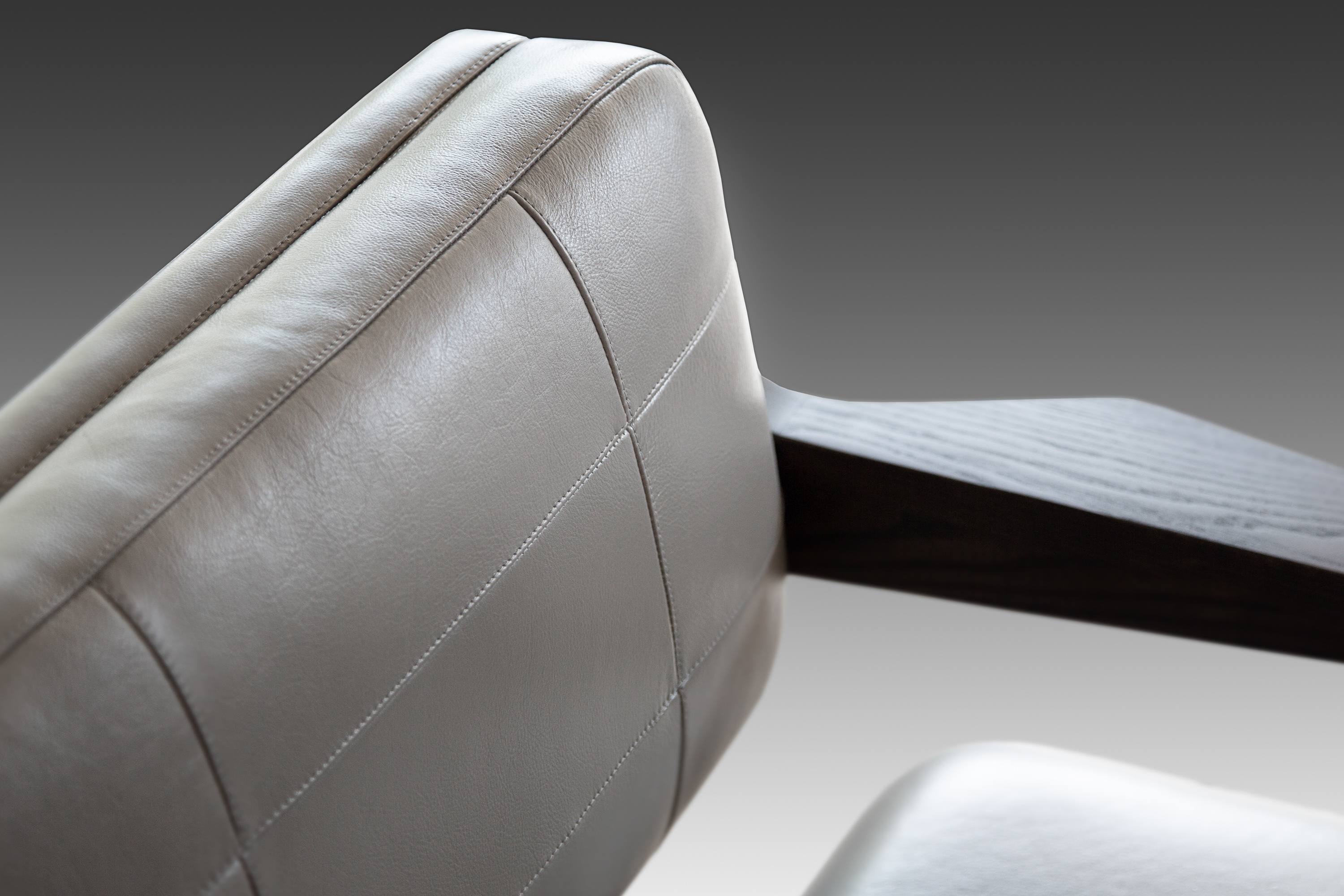 OKHA Miles Armchairs Pr 07