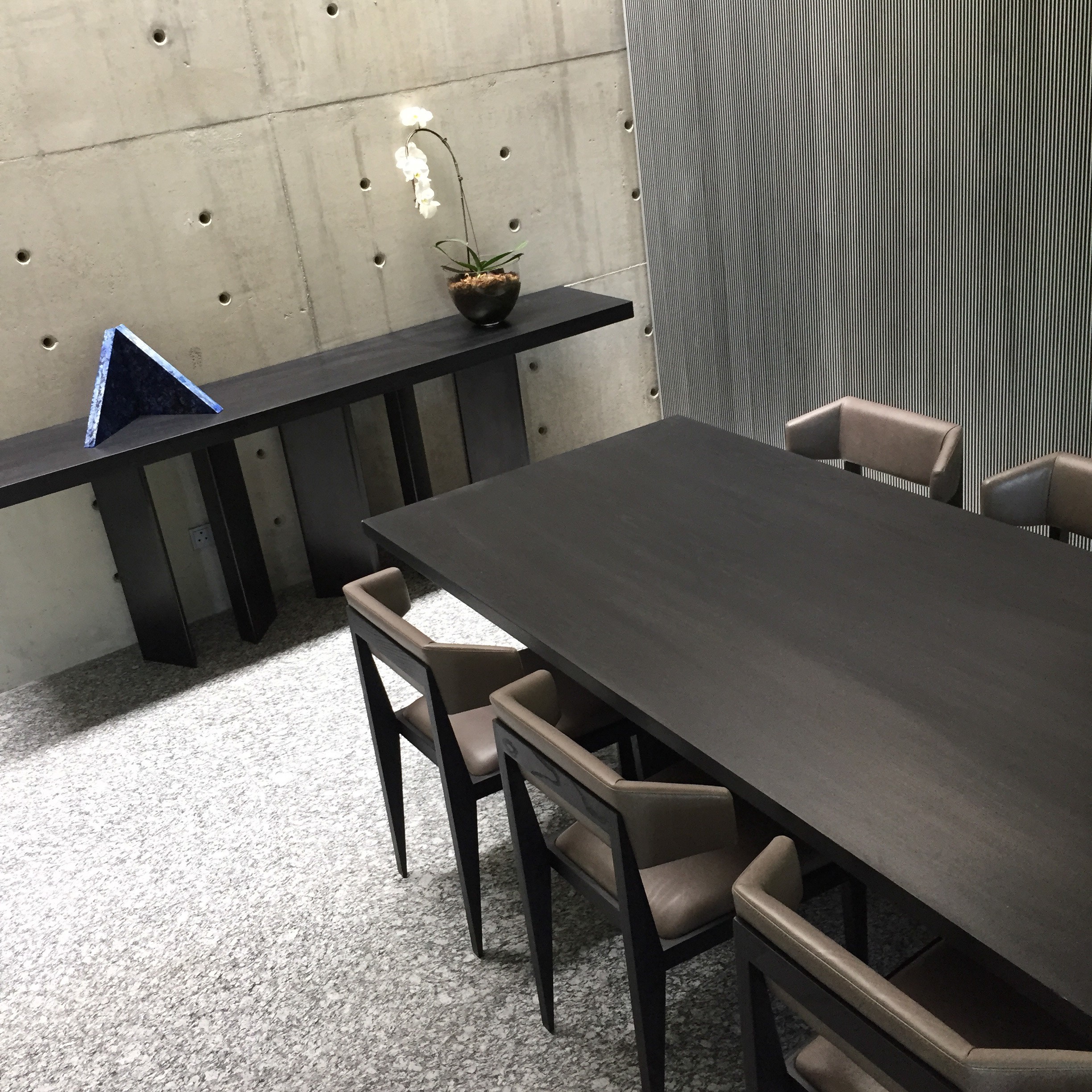 OKHA_diningtables_Bison_0B_05_ey