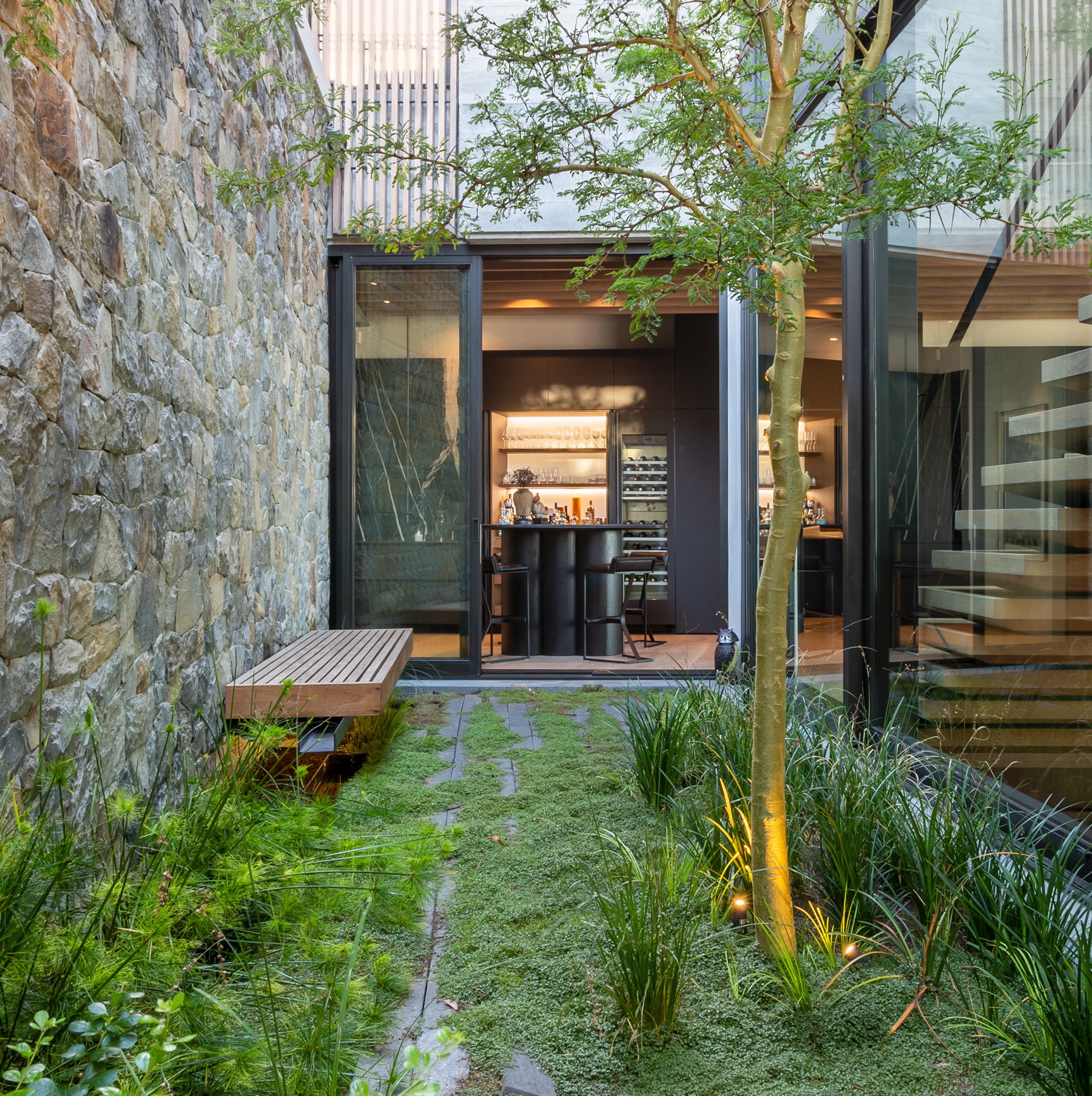 Twentieth-OKHA-Faye_Barstool-in_situ-03