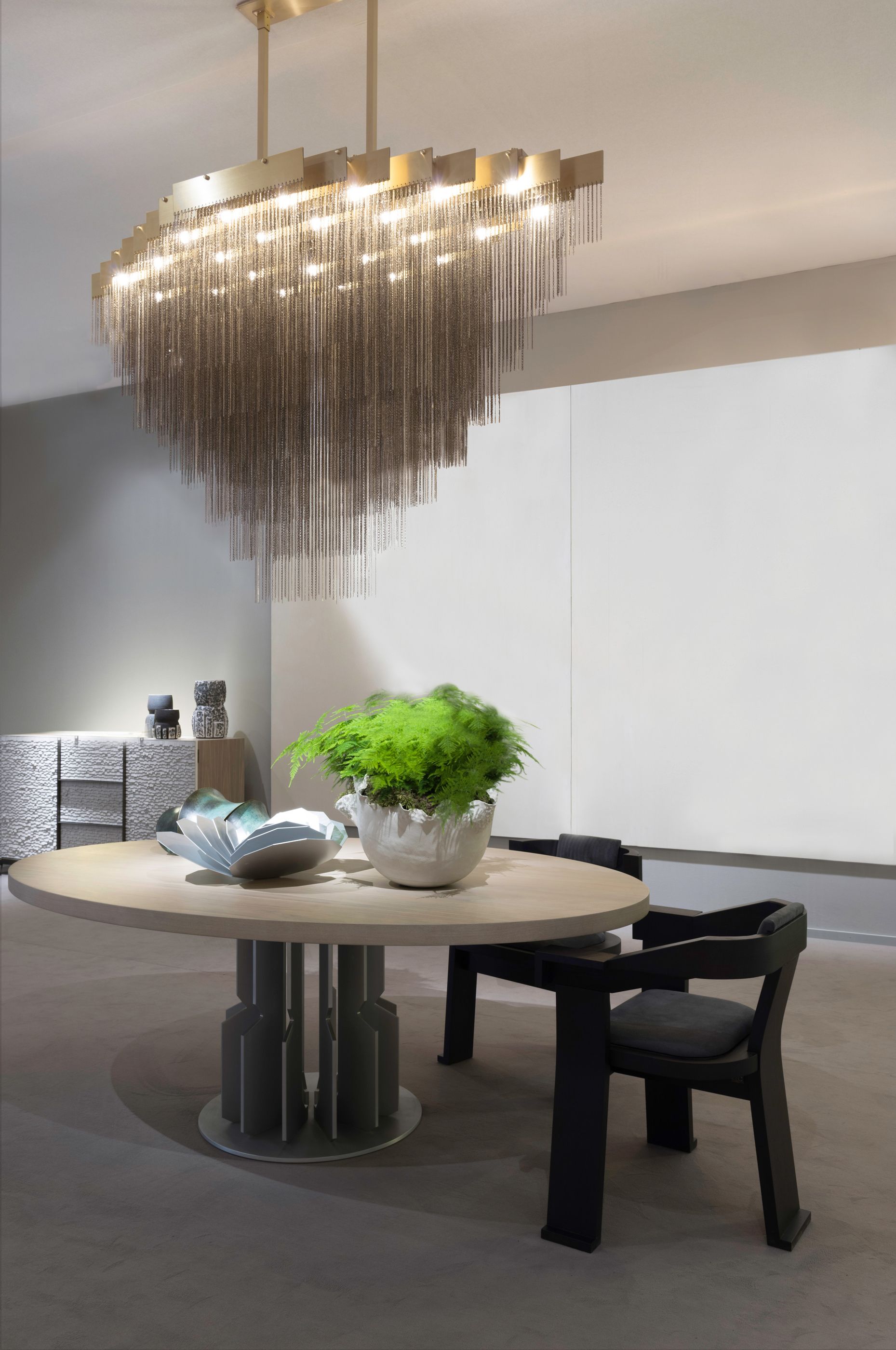 Twentieth_GabrielScott_KELLYChandelier_XL_Brass_SITU_01