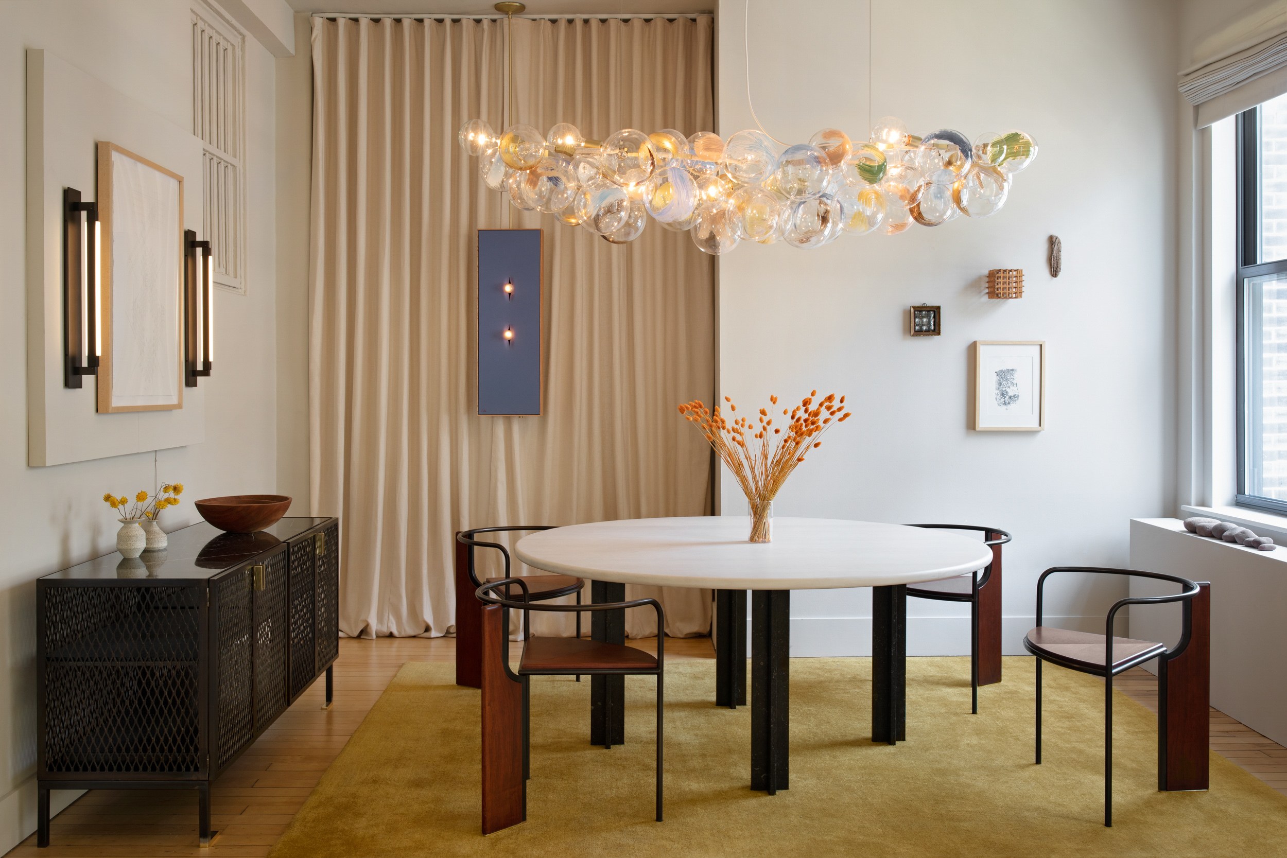 Twentieth-Pelle-Long_Bubble_Chandelier-06