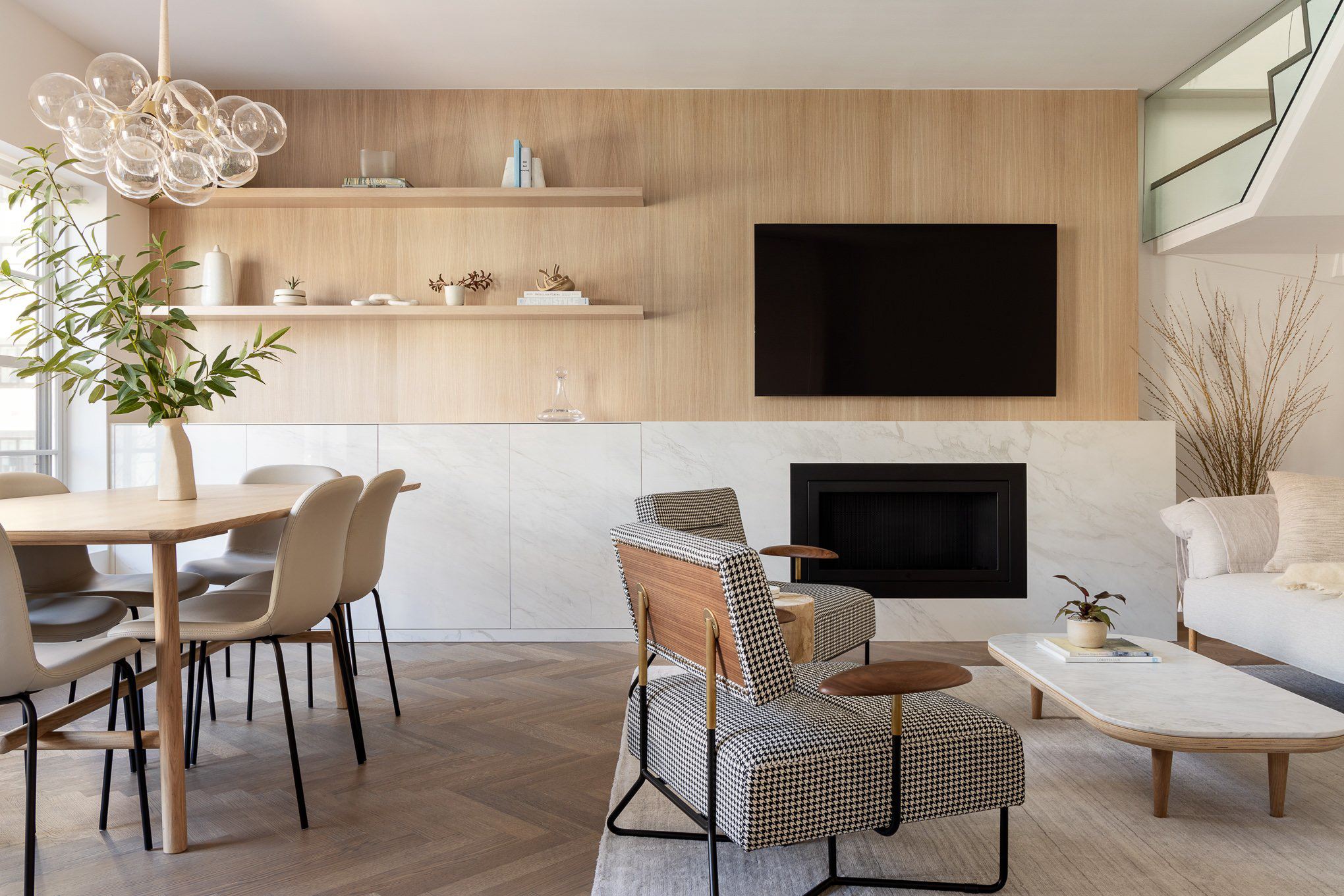 Twentieth-Pelle-Original_Bubble_Chandelier-in_situ-01