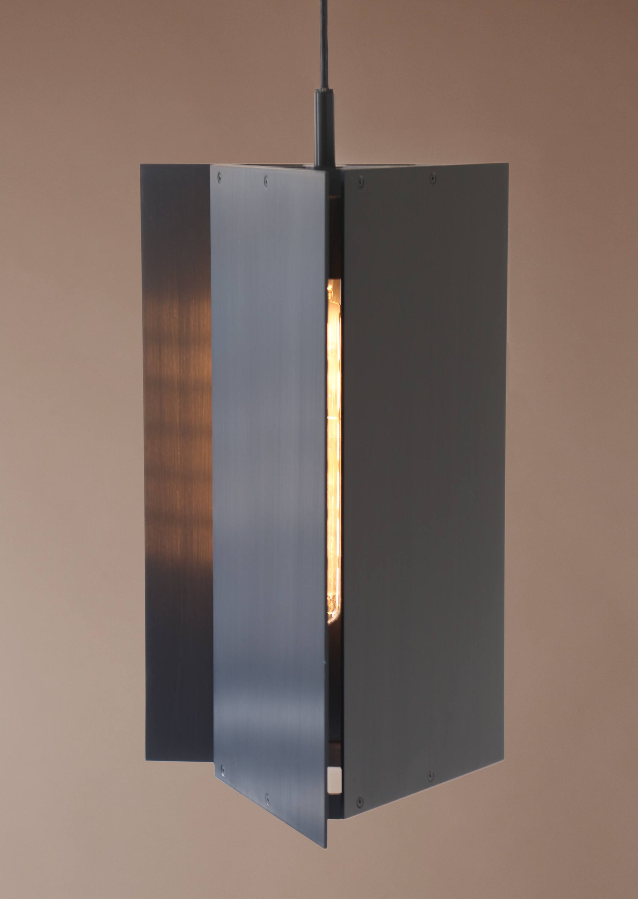 Twentieth-Pelle-Tripp_Pendant-08