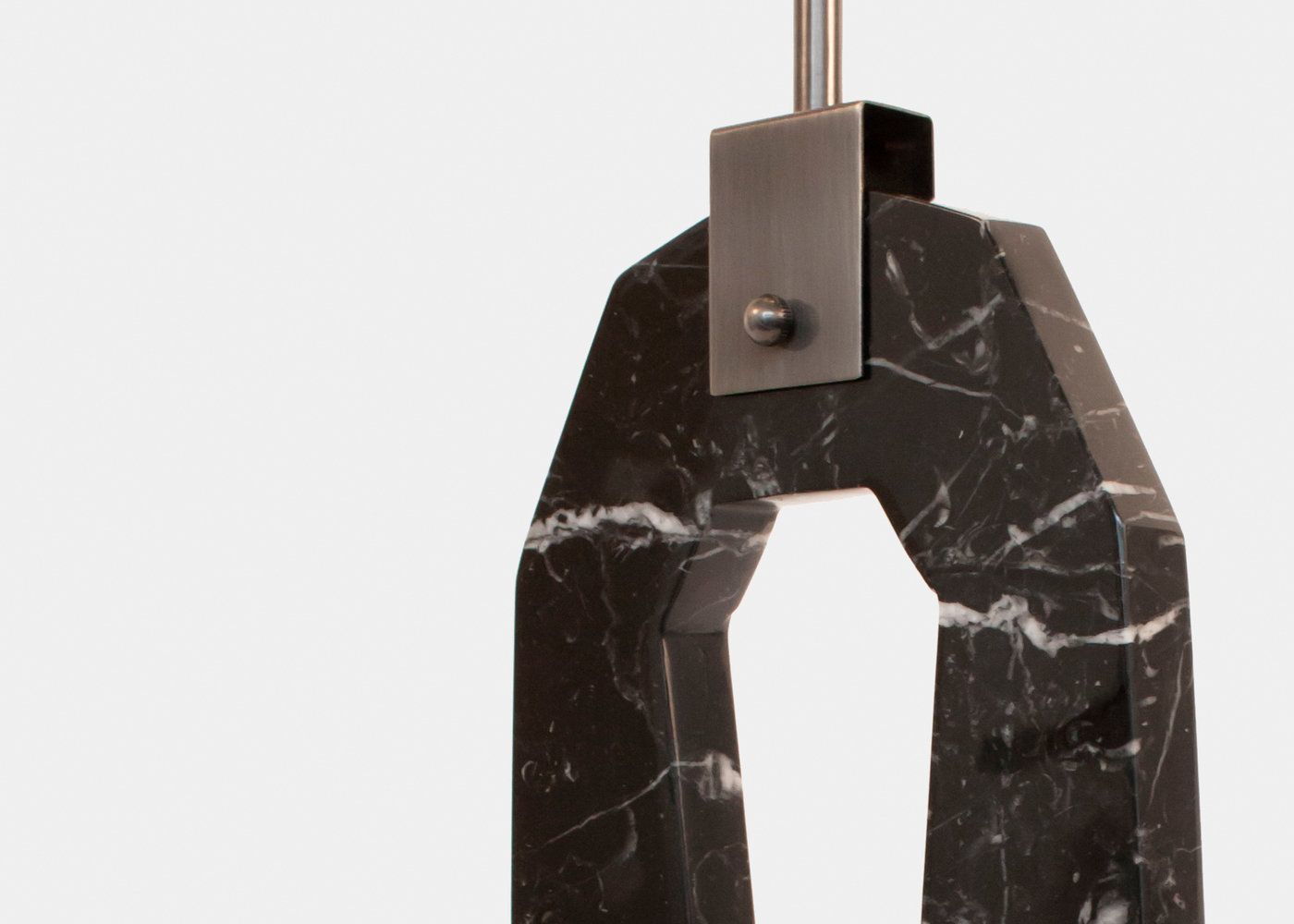 helix-long-dark_pewter_black_marble_140221_0065-crop-1400-87x0x1881x134