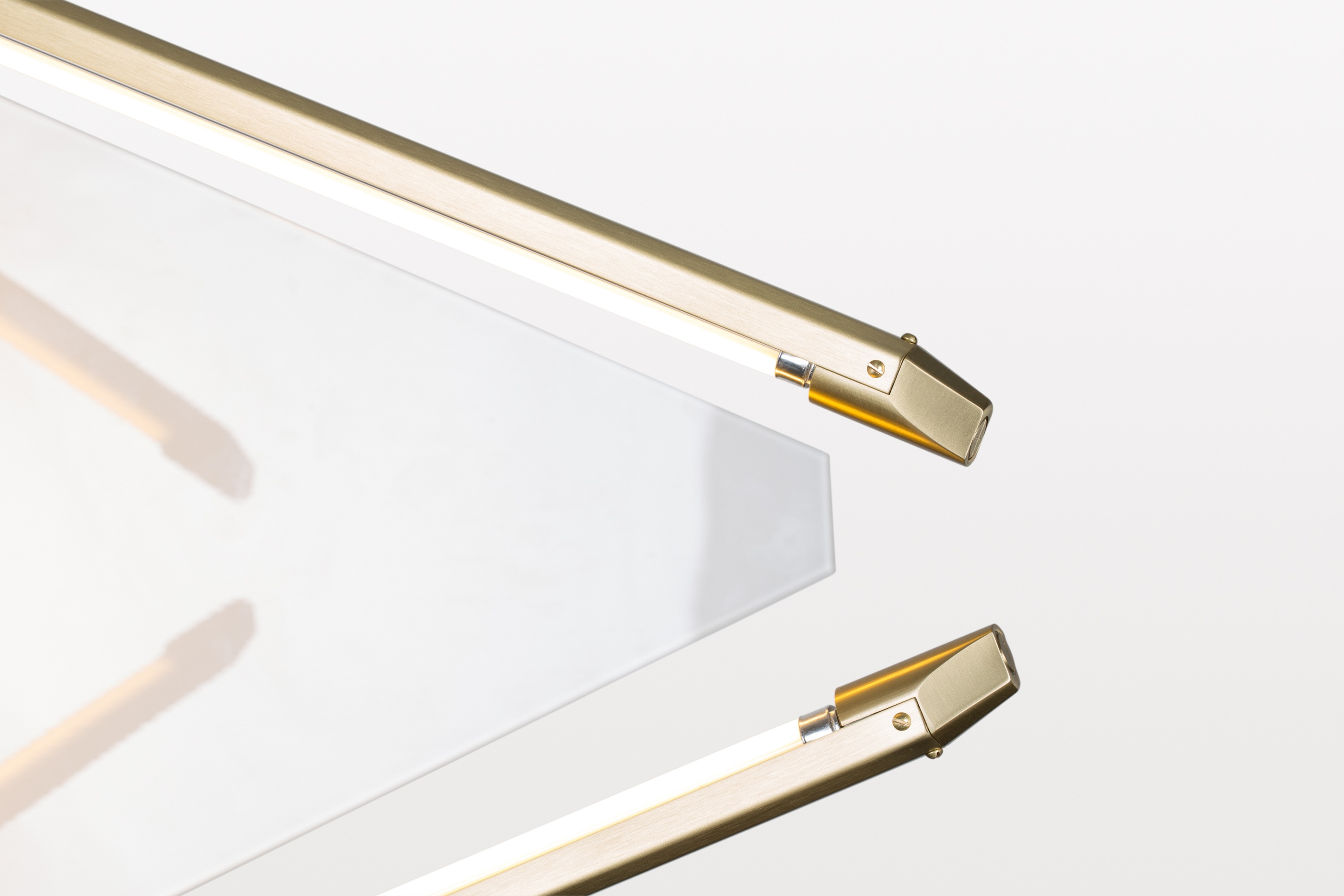 twentieth-bec-brittain-echo-2-br-brass-with-white_04