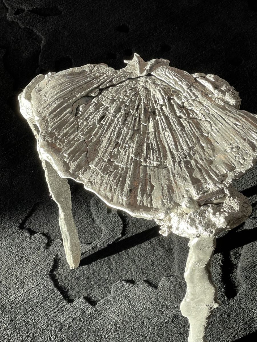 twentieth-mattia-biagi-foliis-side-table