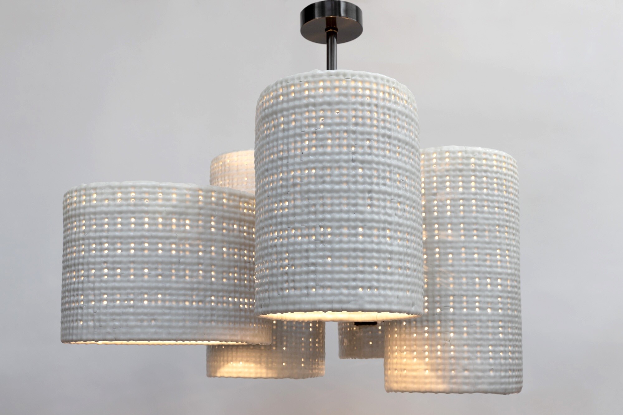 Scott-Daniel-Design_Ceramic-Lopez-Chandelierx5-31x42x34_WW_Blk_Elwood_03