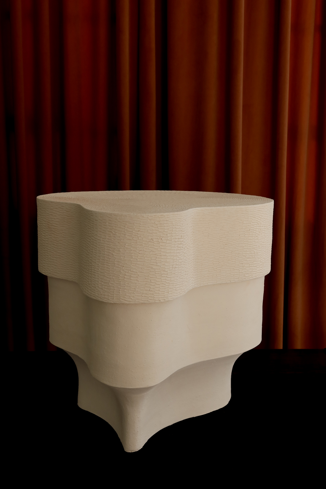 04. CAVUS SIDE TABLE 03