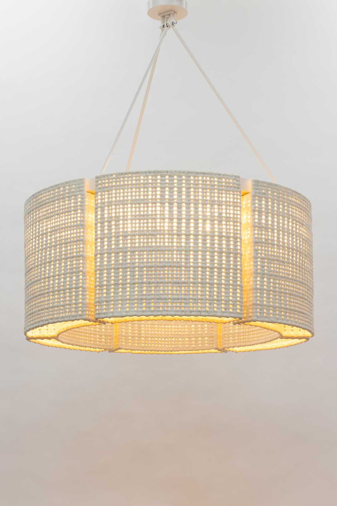 Scott-Daniel-Design_Ceramic-Ring-Chandelier_03