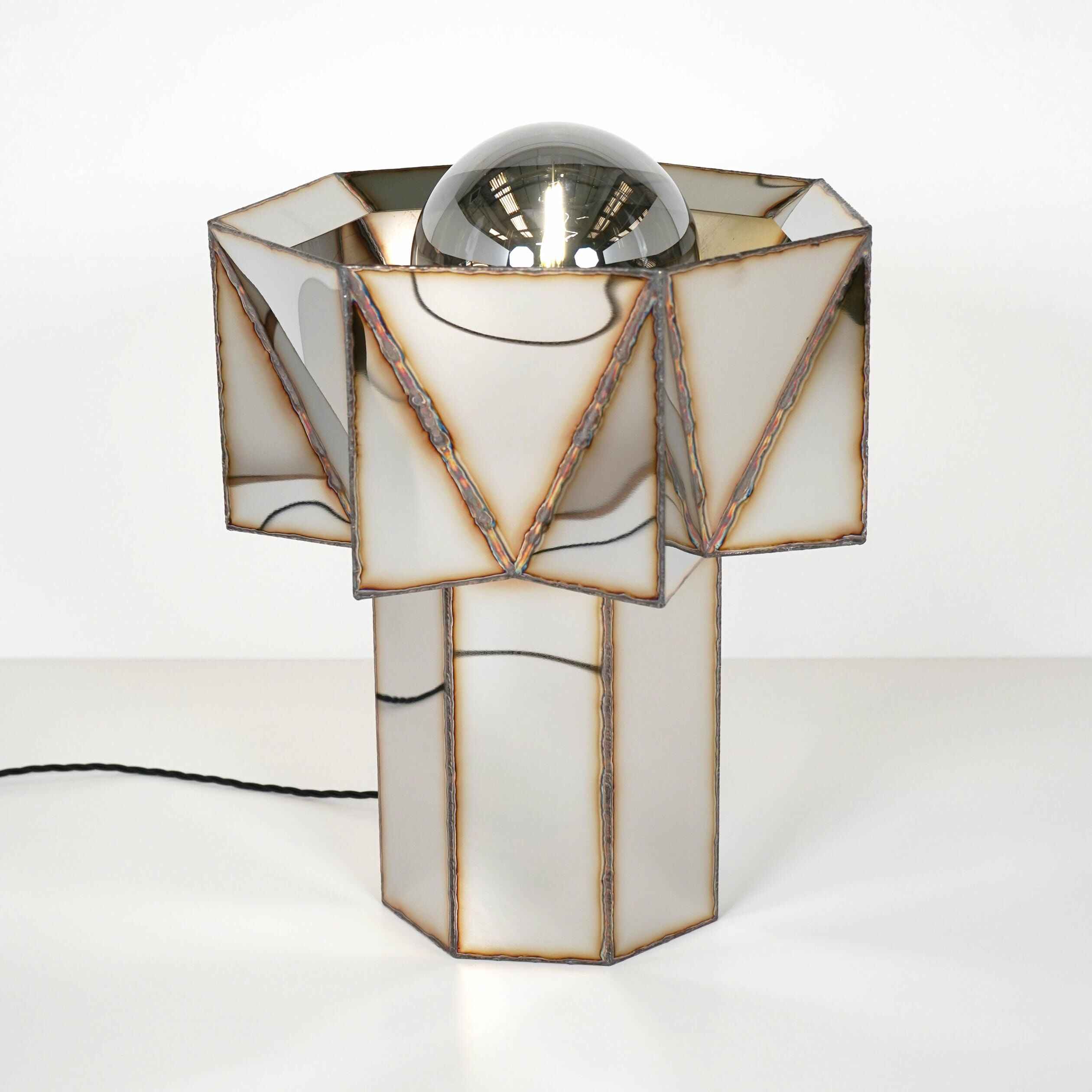 Jagged-Edge-Table-Lamp-in-Welded-Mirror-Polished-Stainless-Steel-by-Julian-Mayor-5-1 (2)