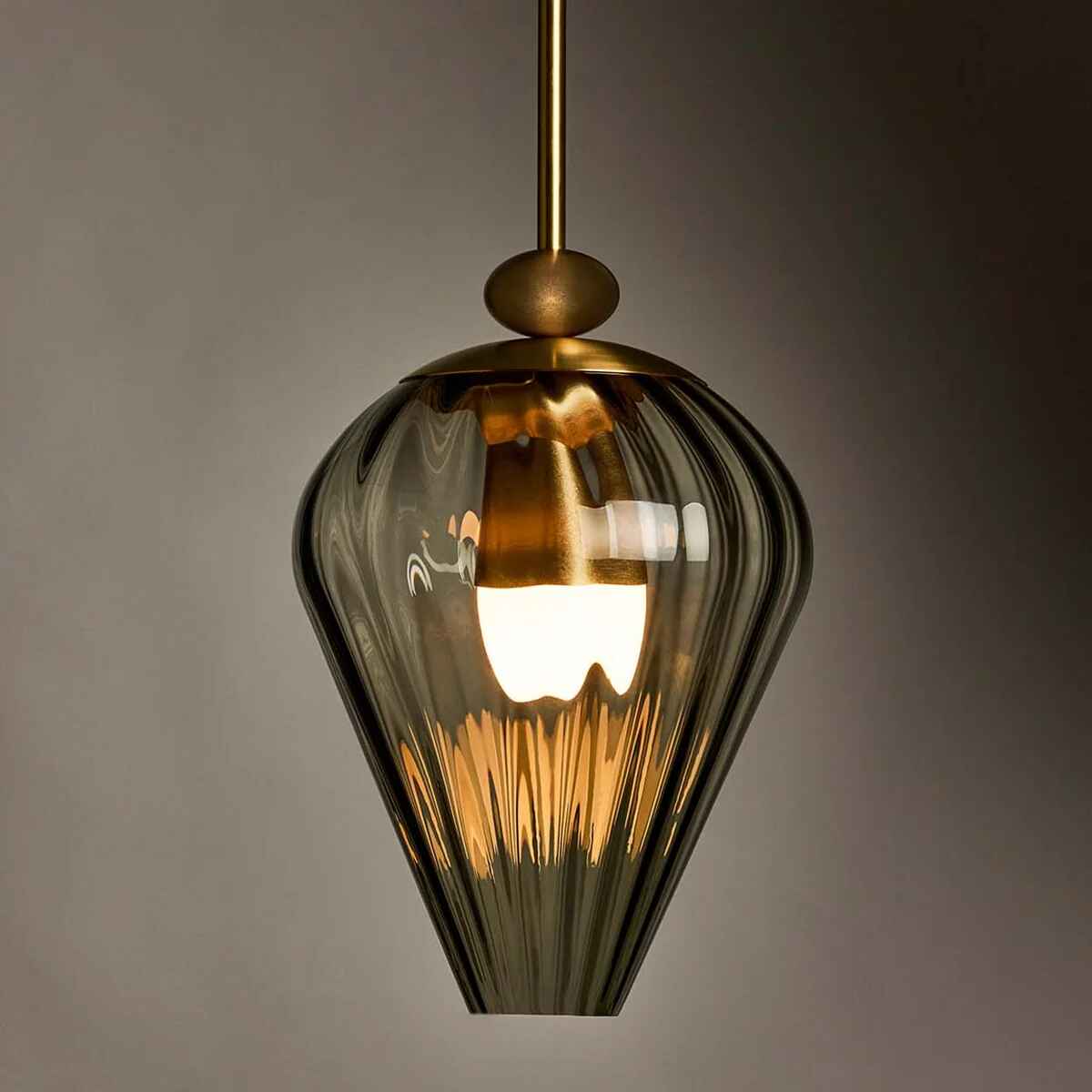 R HPendant P3 FumeTulip Web Size 2024 1 Bbf09e11 5c0d 495d 8cab 44c96b79f3c9