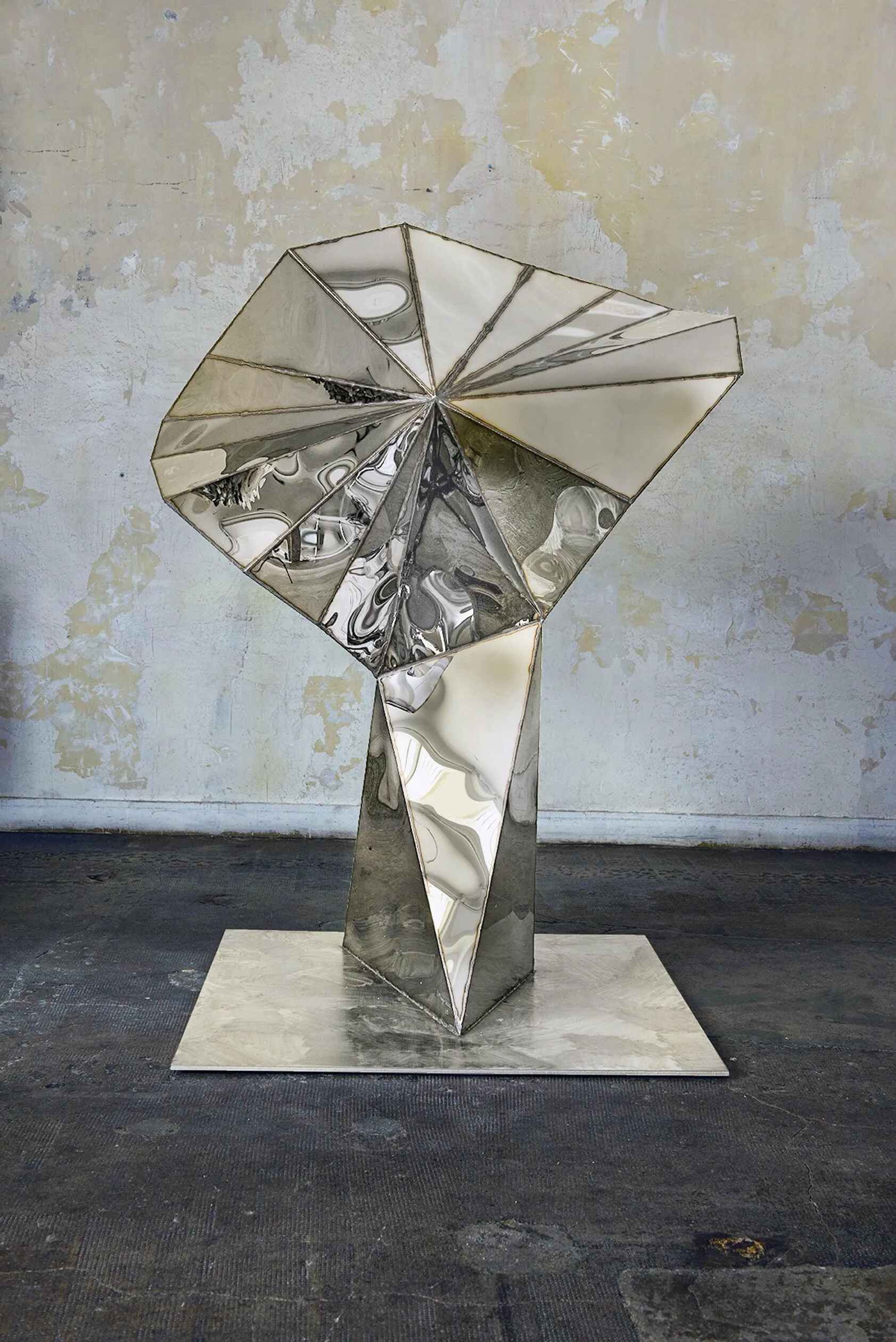 Transmission-Sculpture-in-Welded-Mirror-Polished-Stainless-Steel-by-Julian-Mayor-2-1.jpg