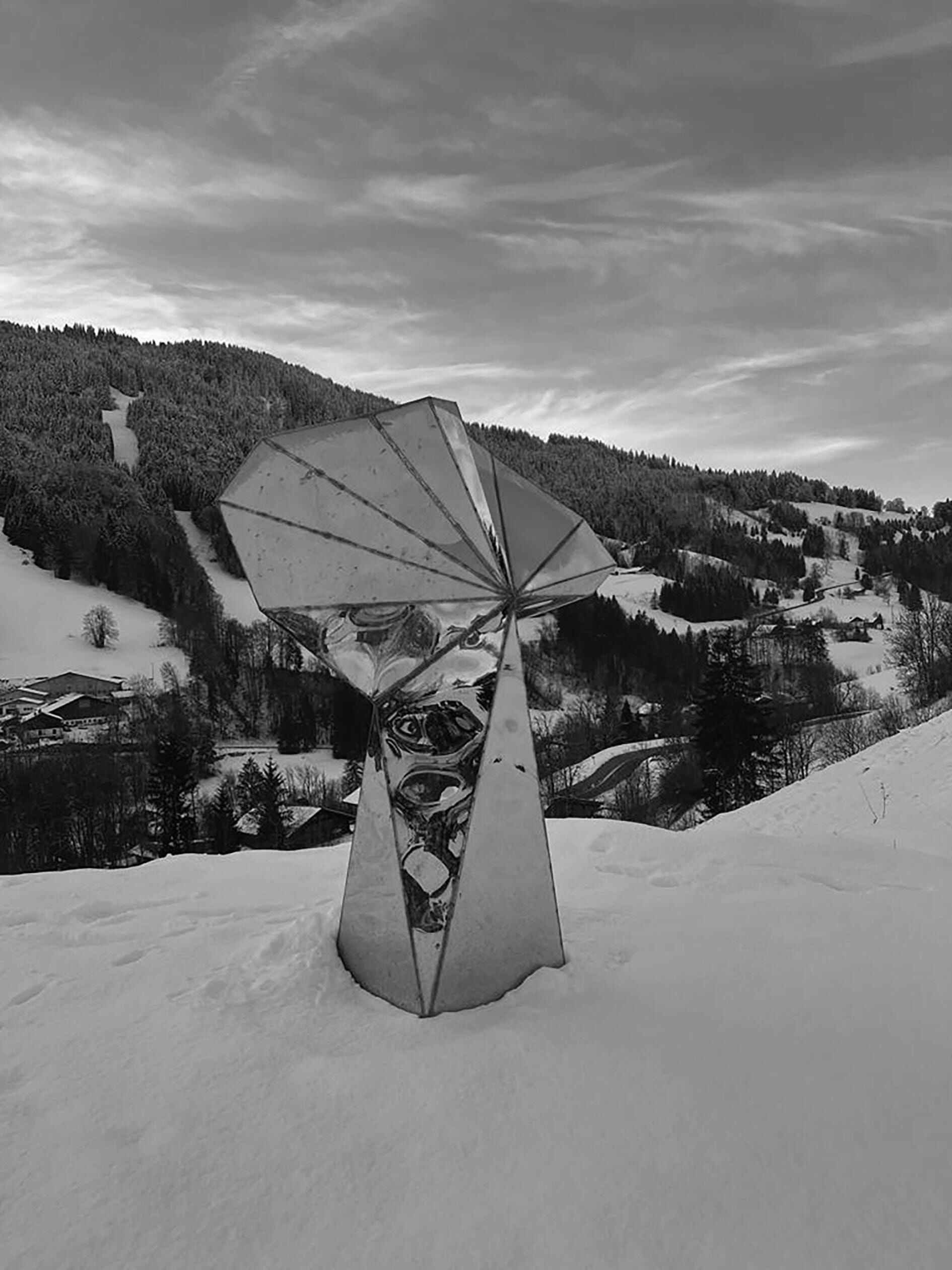 Transmission Sculpture In Welded Mirror Polished Stainless Steel By Julian Mayor 5 1 (2)